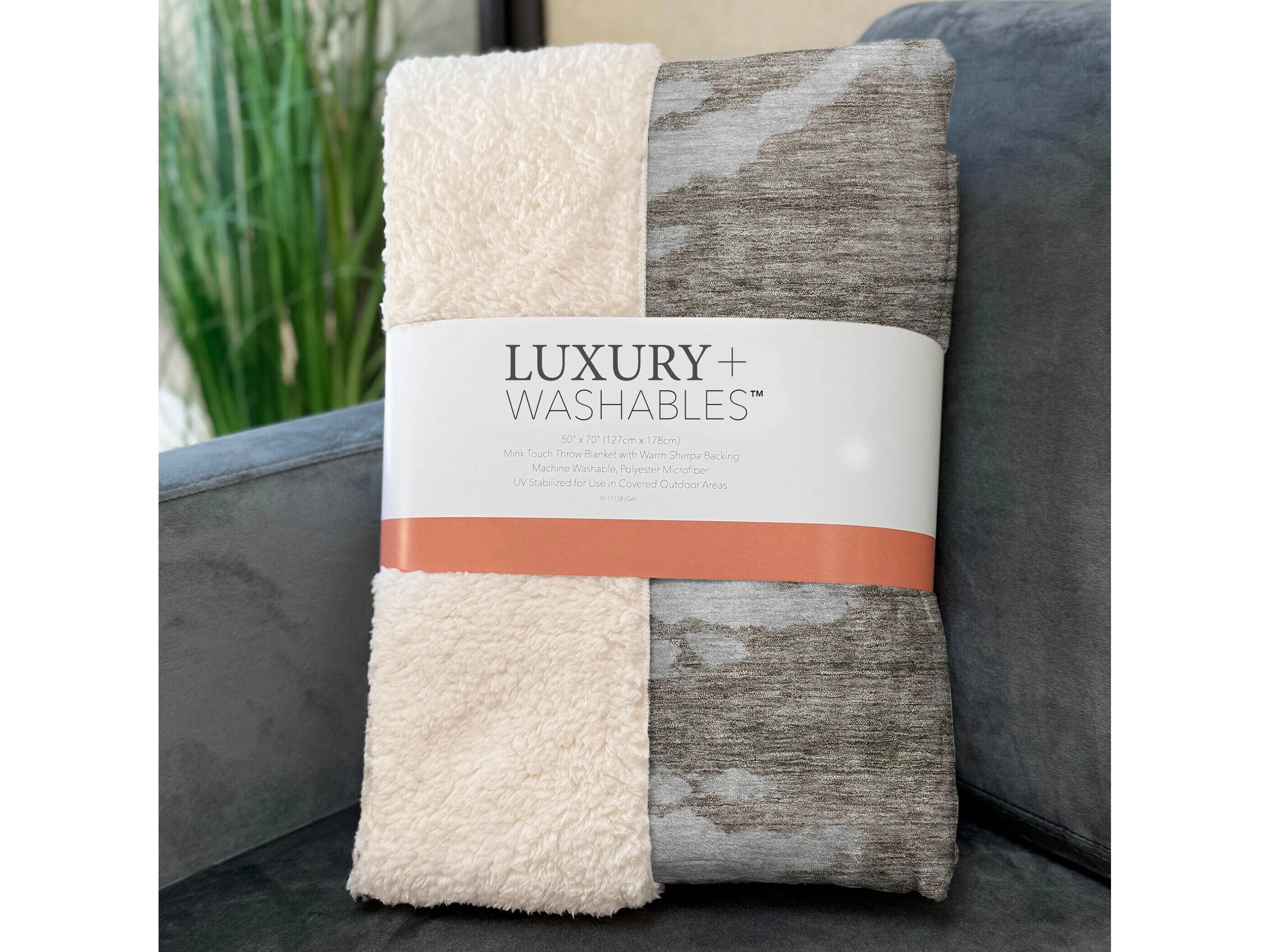 Dalyn Sherpa Brown Polyester Throw