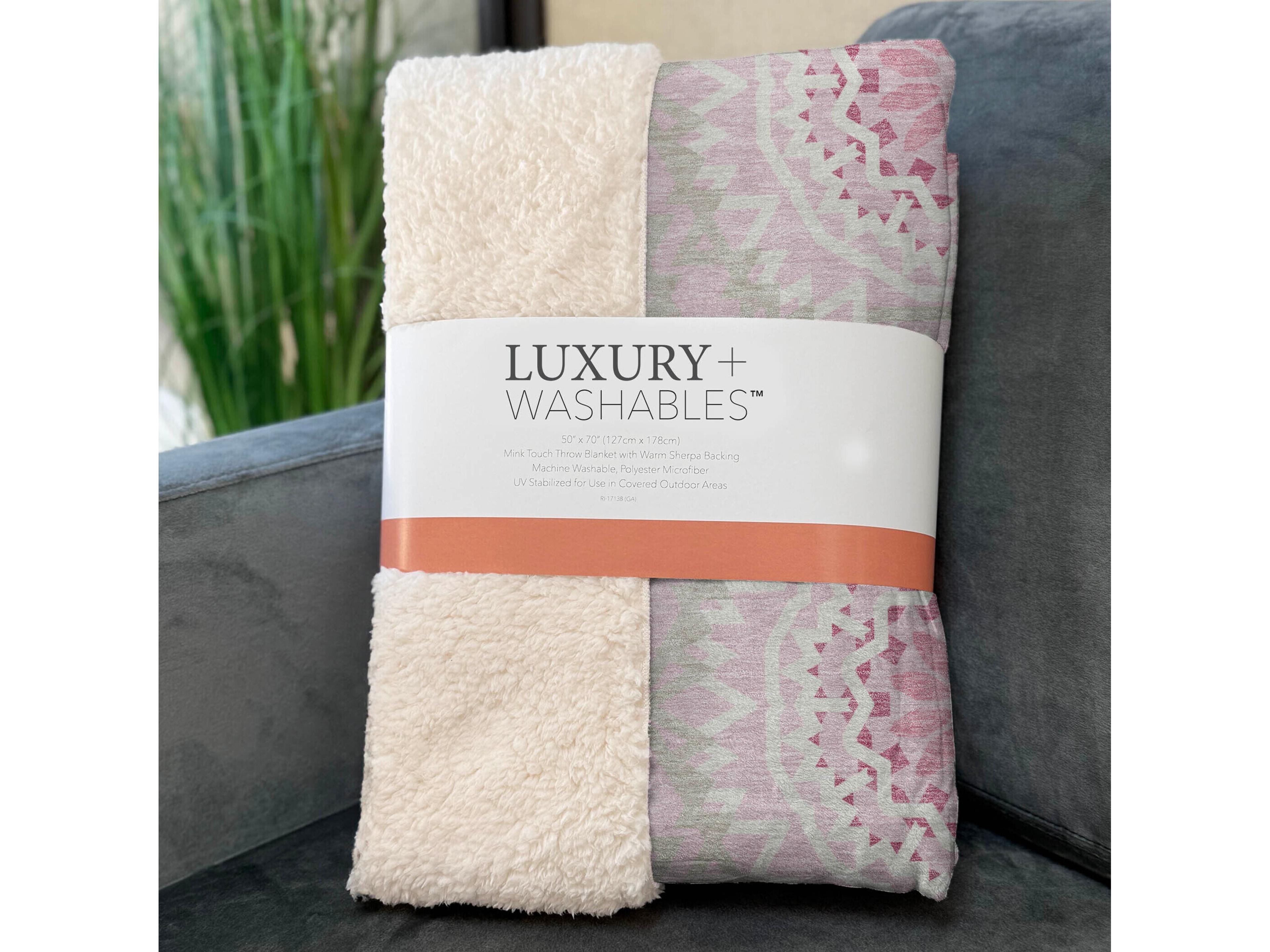 Dalyn Sherpa Pink Polyester Throw