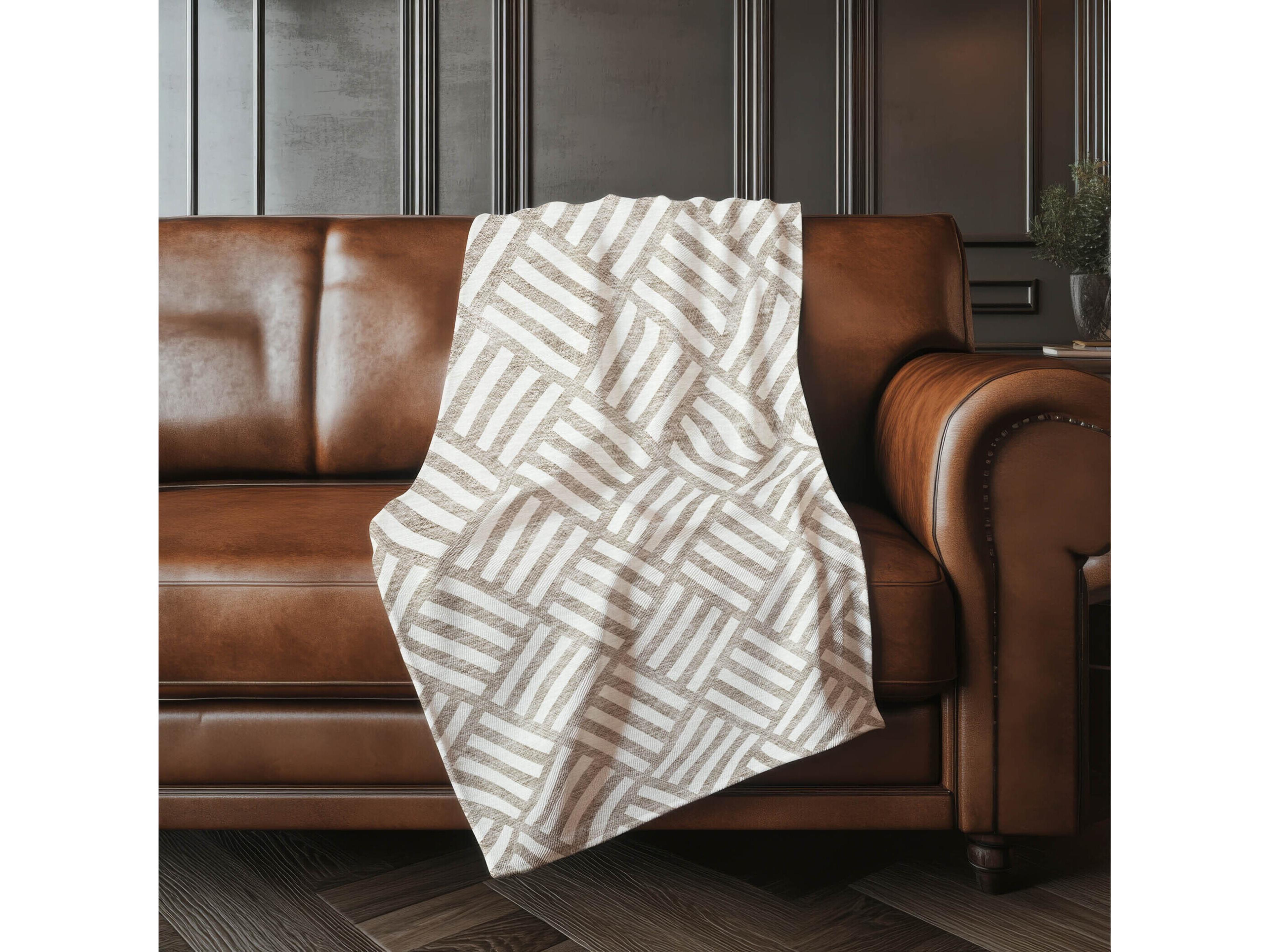 Dalyn Sherpa Brown Polyester Throw