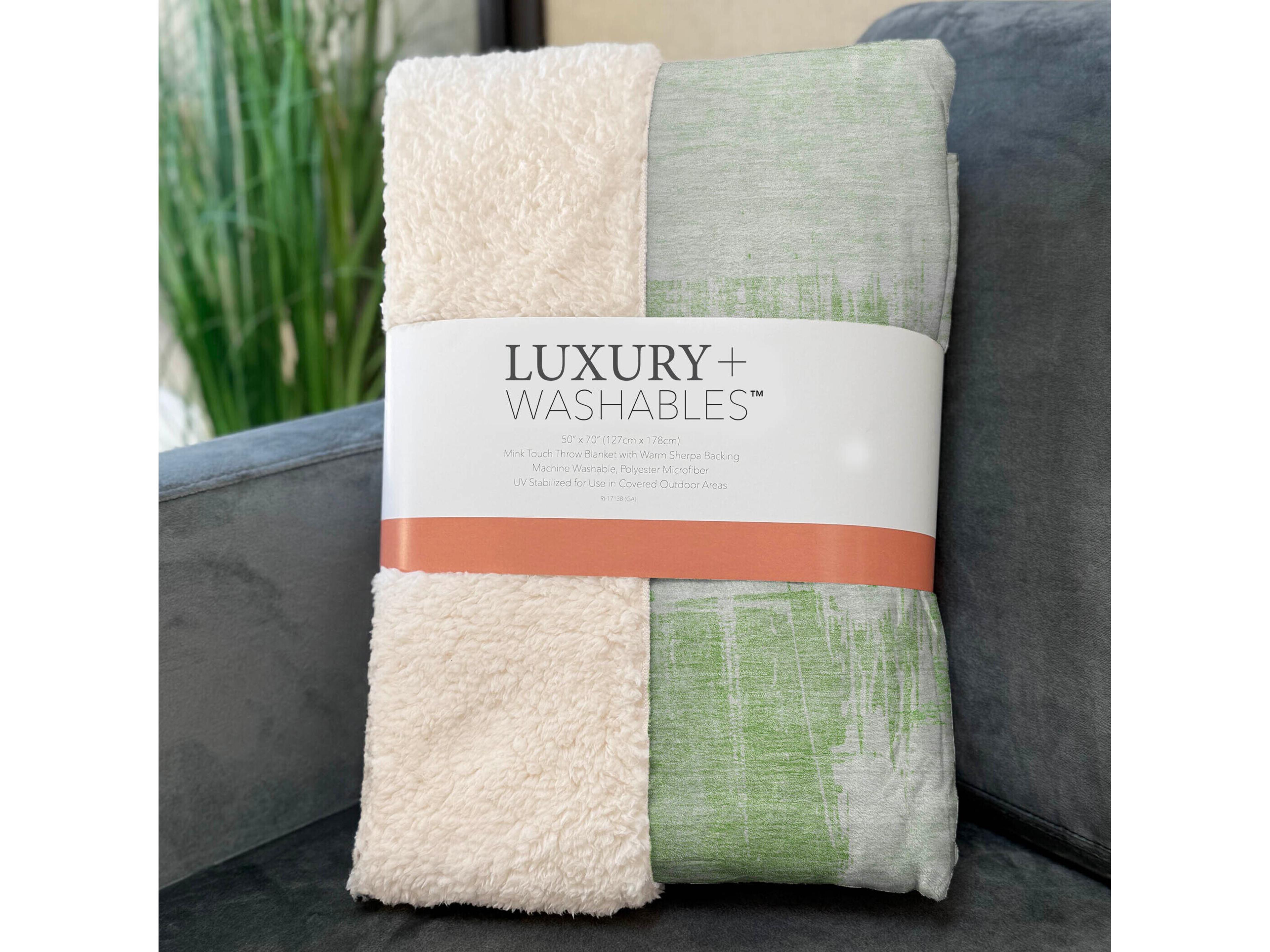 Dalyn Sherpa Green Polyester Throw