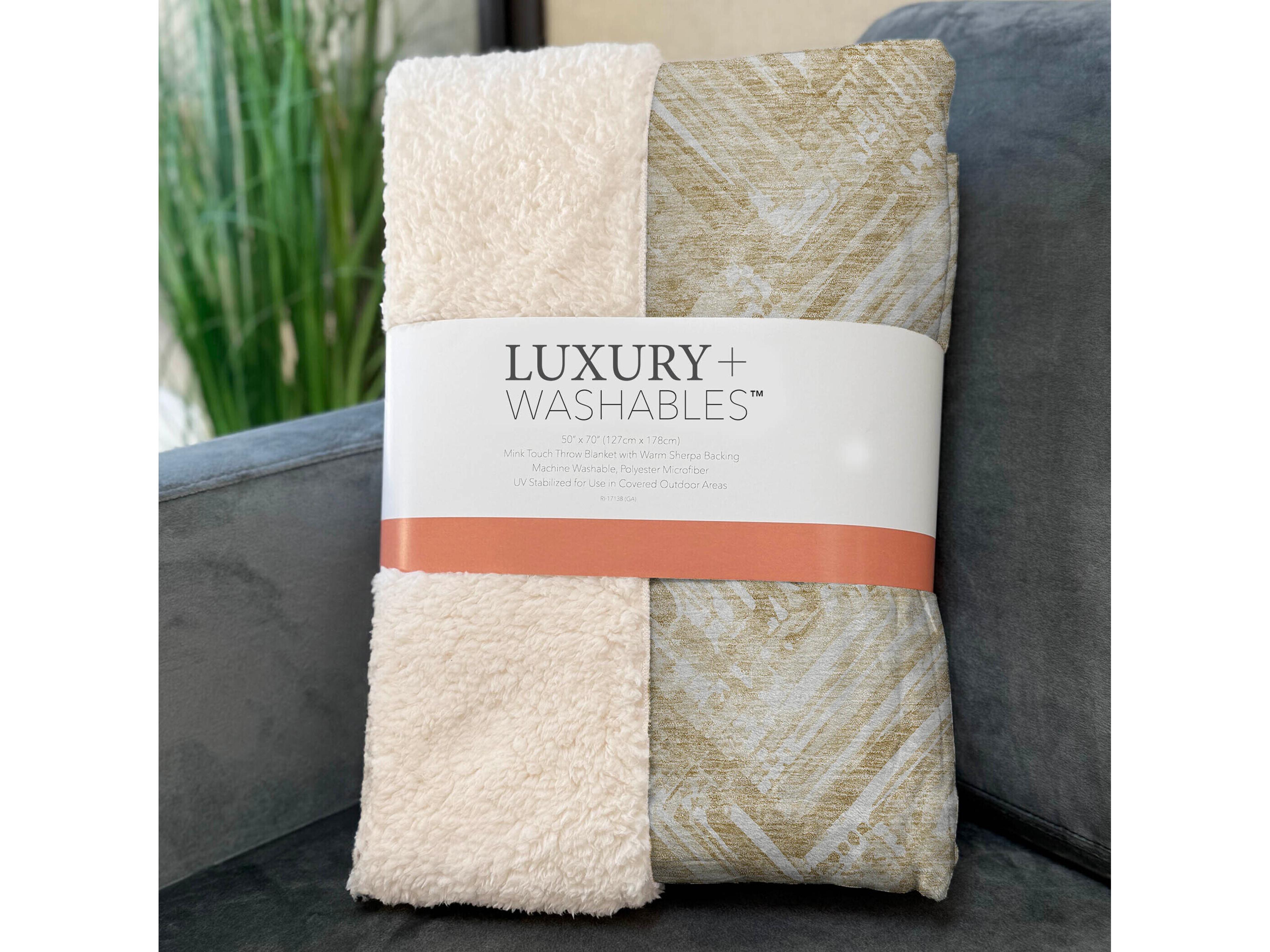 Dalyn Sherpa Brown Polyester Throw
