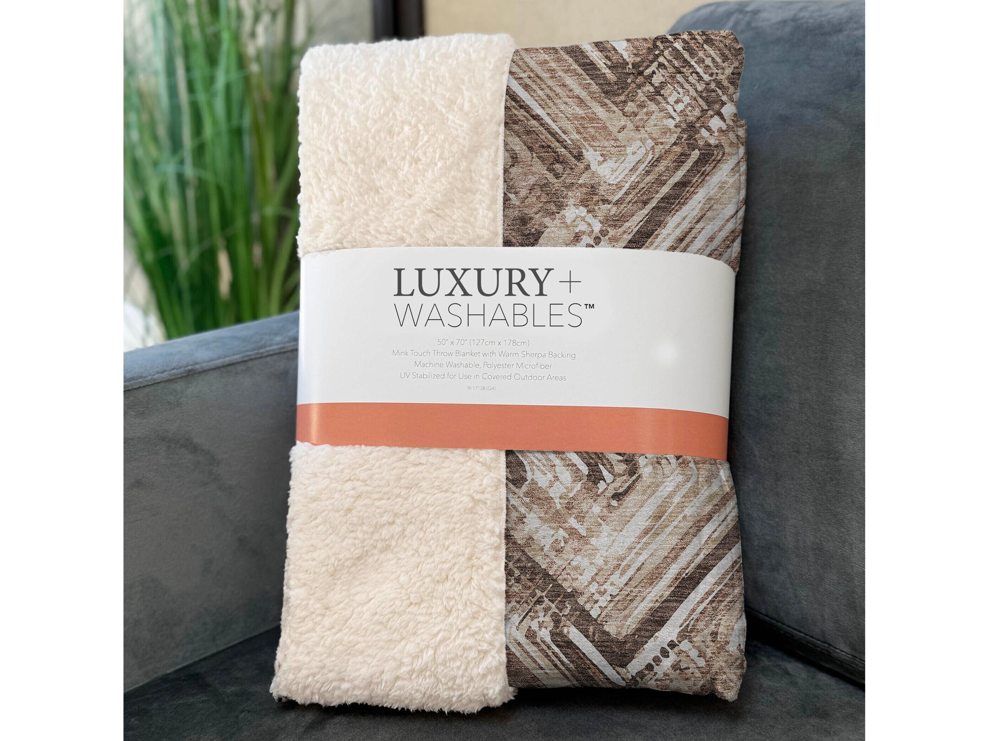 Dalyn Sherpa Brown Polyester Throw