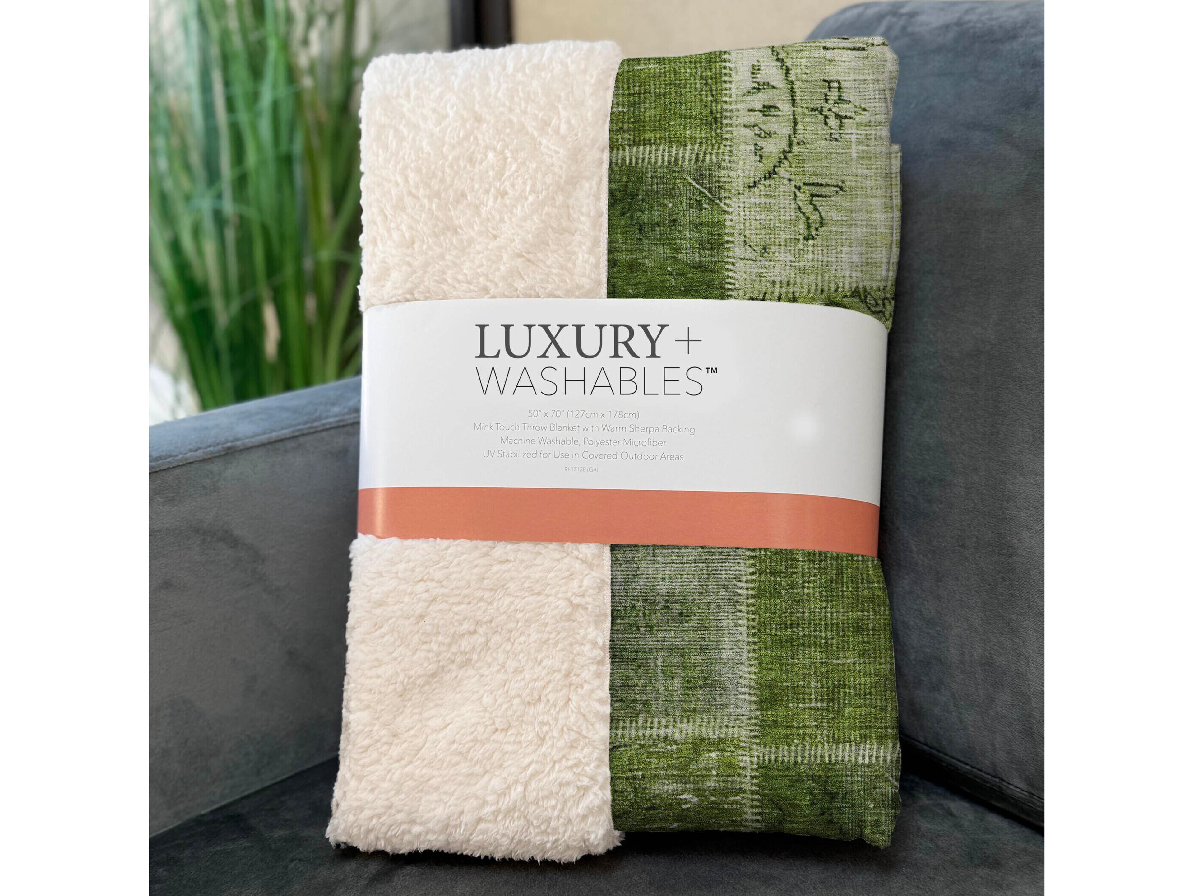 Dalyn Sherpa Green Polyester Throw