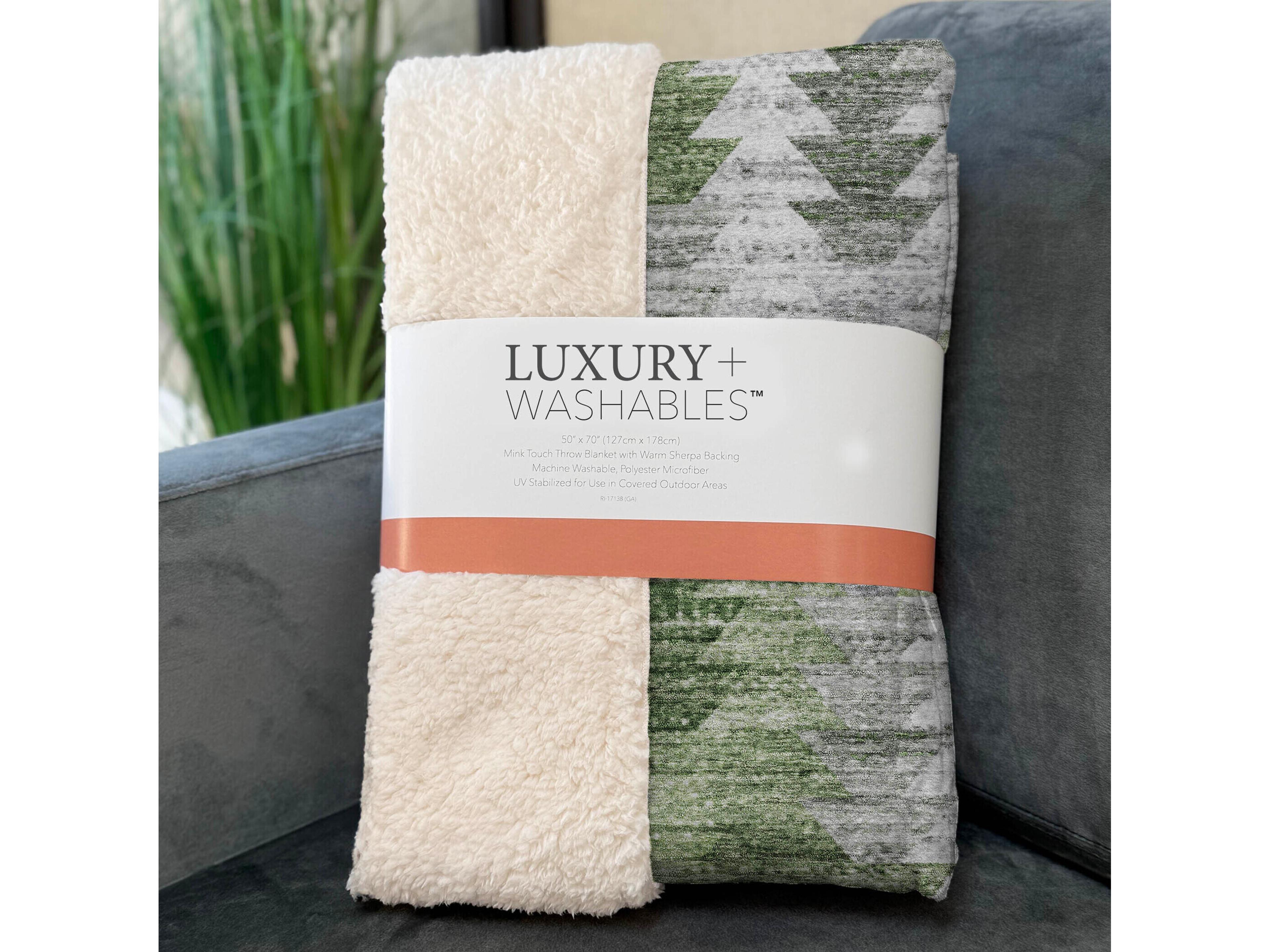 Dalyn Sherpa Green Polyester Throw