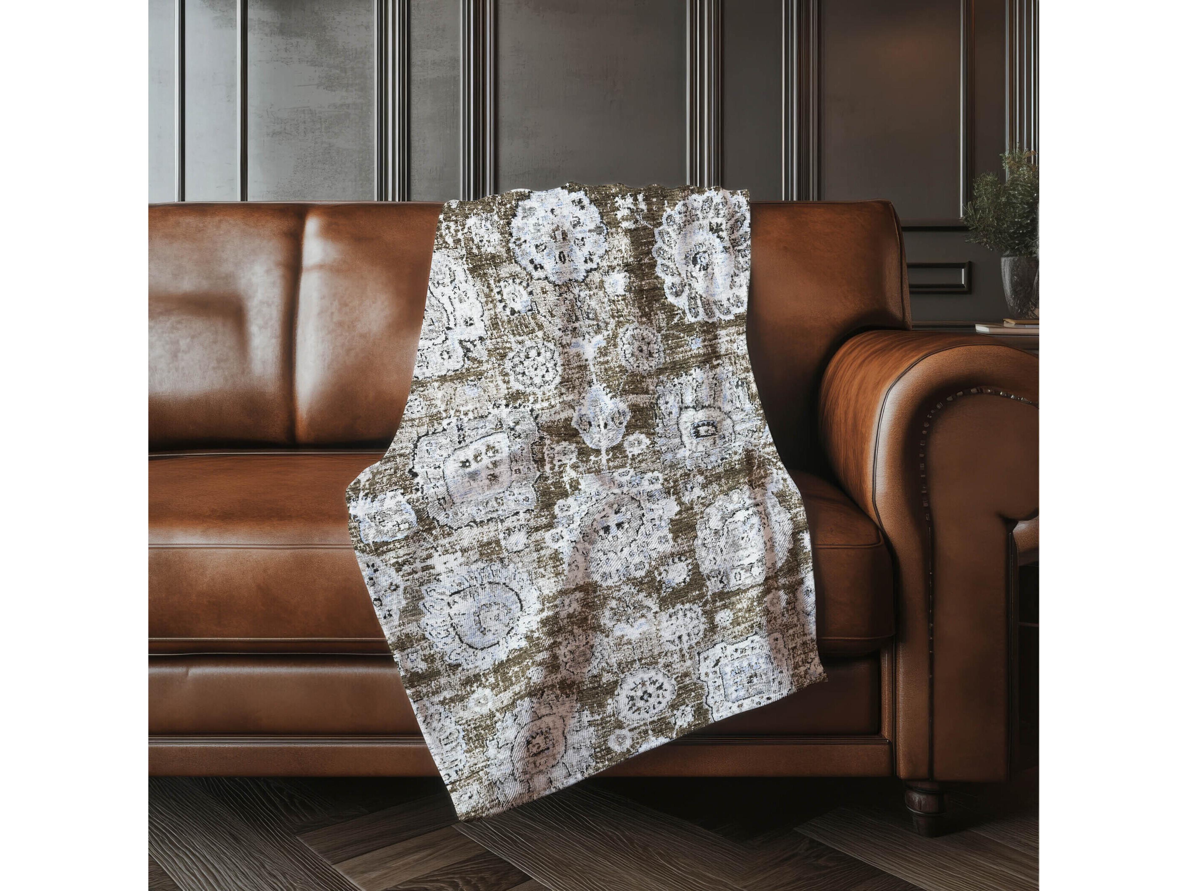 Dalyn Sherpa Brown Polyester Throw