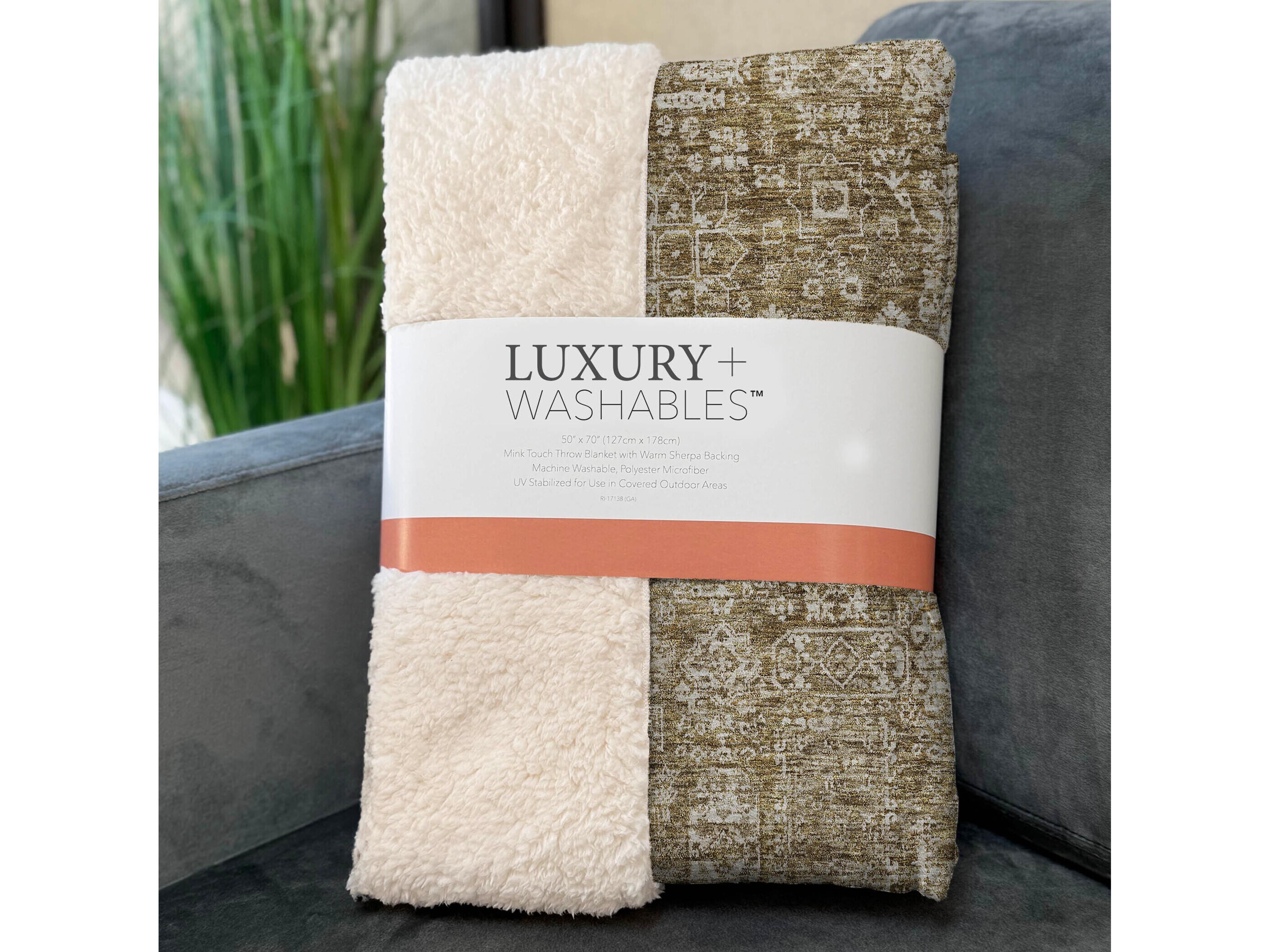 Dalyn Sherpa Brown Polyester Throw