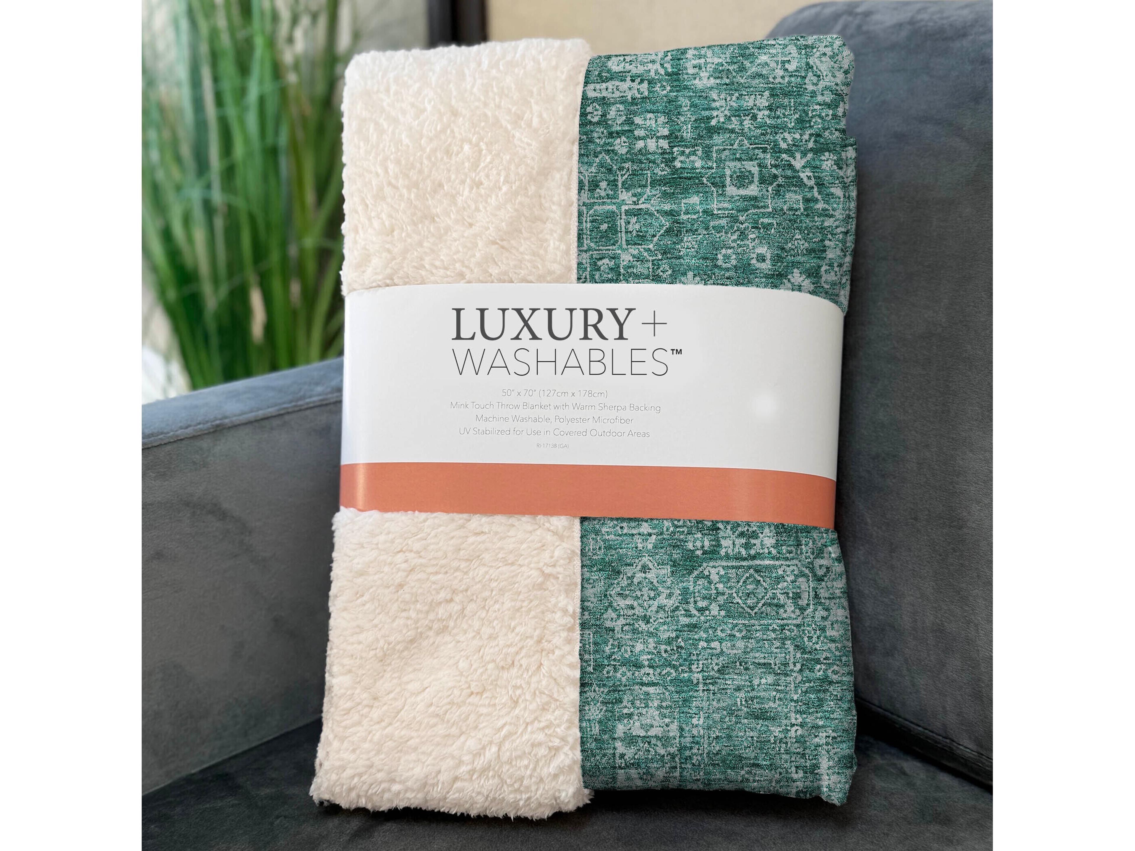 Dalyn Sherpa Teal Polyester Throw