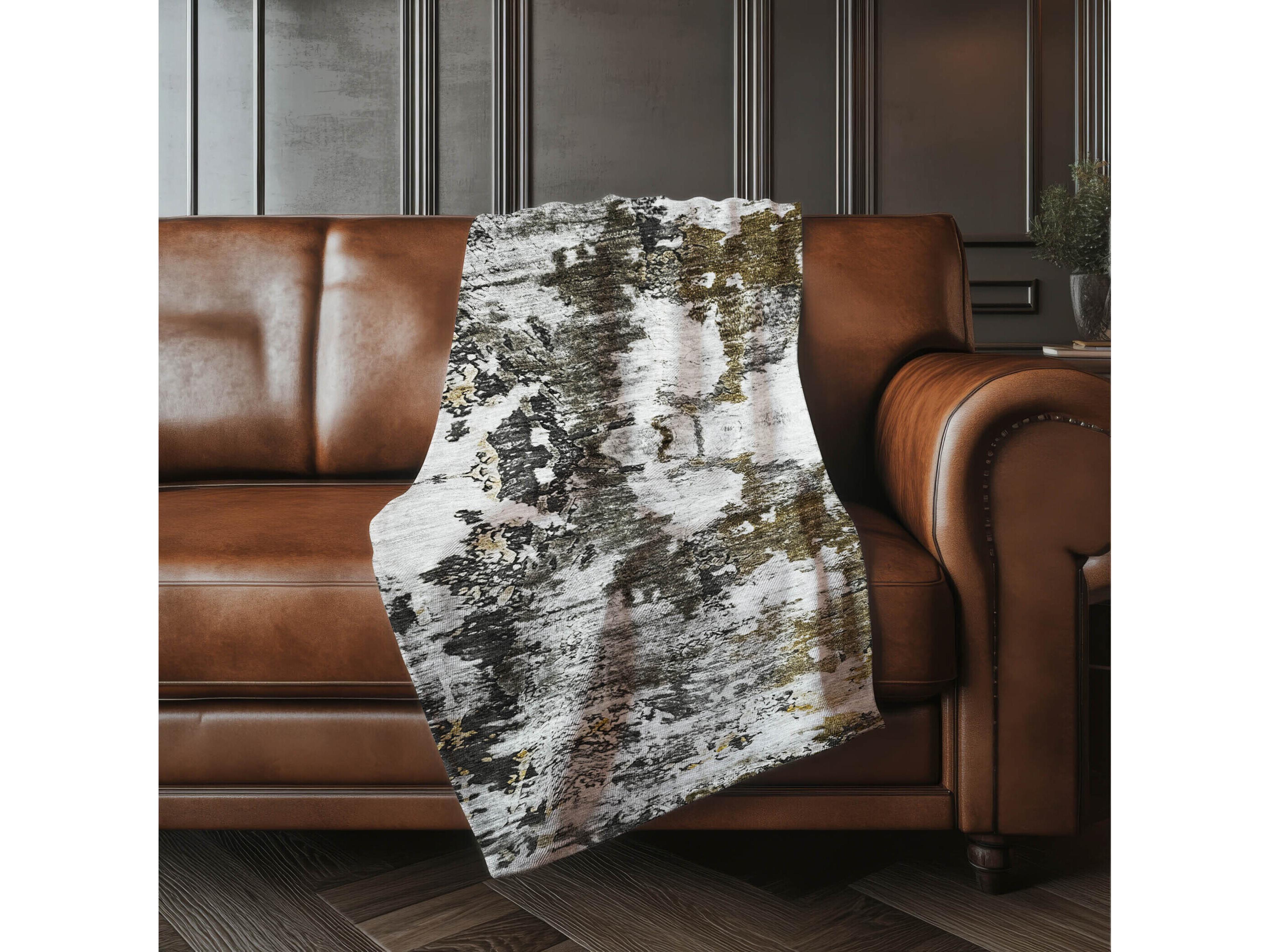 Dalyn Sherpa Brown Polyester Throw