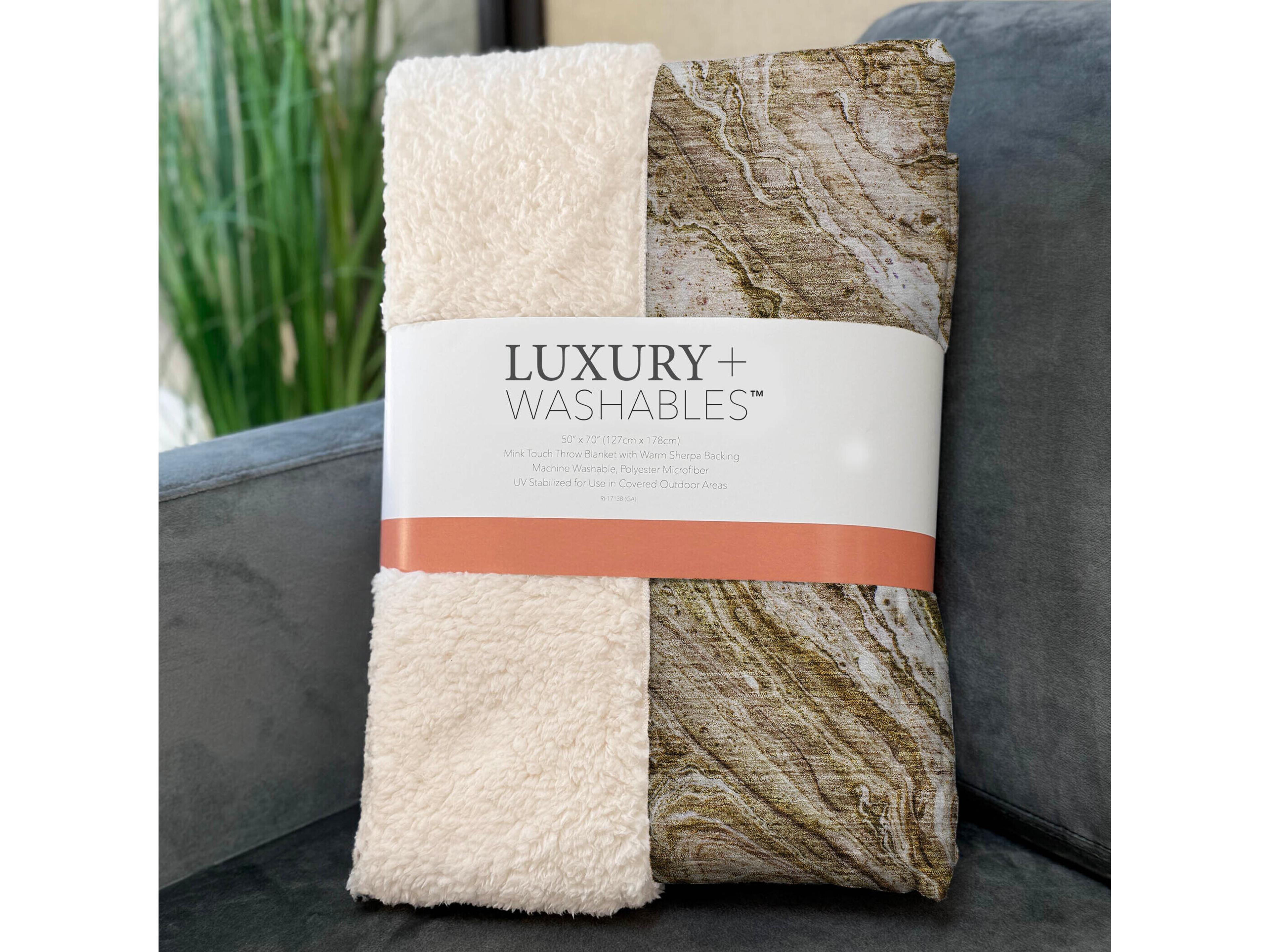 Dalyn Sherpa Brown Polyester Throw