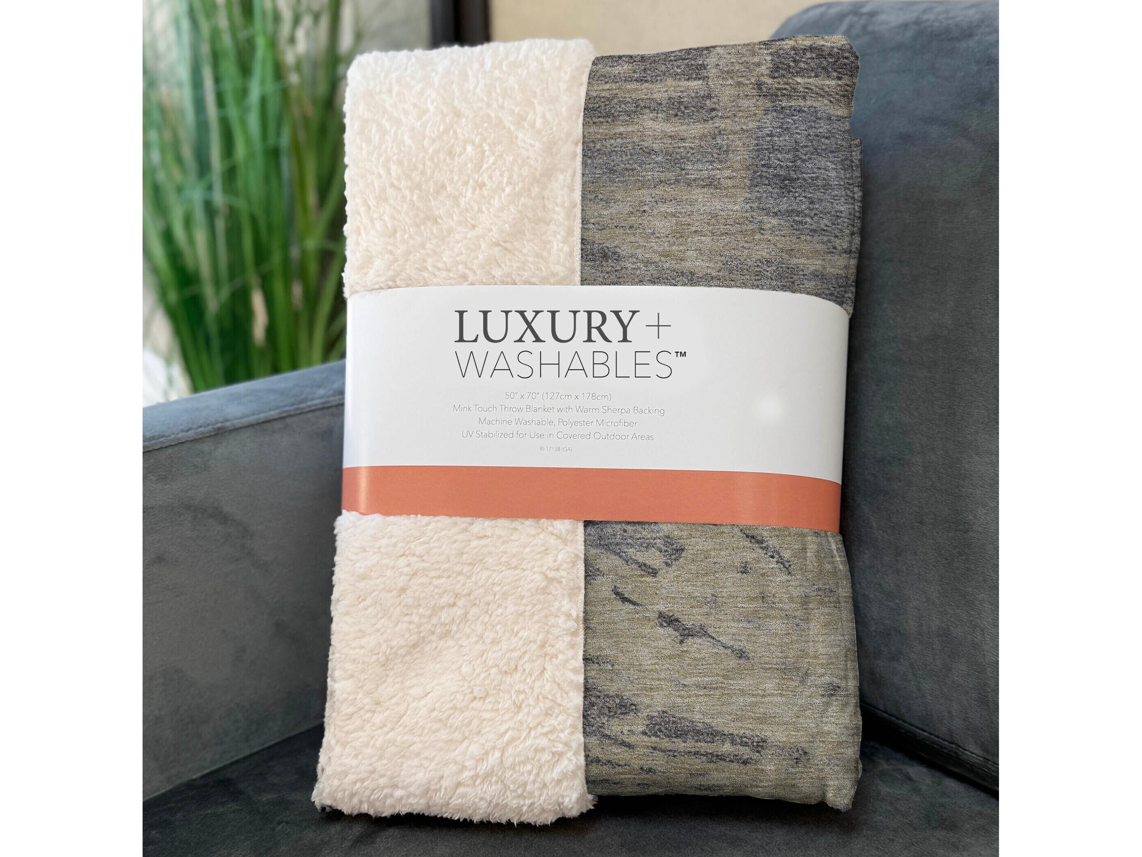 Dalyn Sherpa Brown Polyester Throw