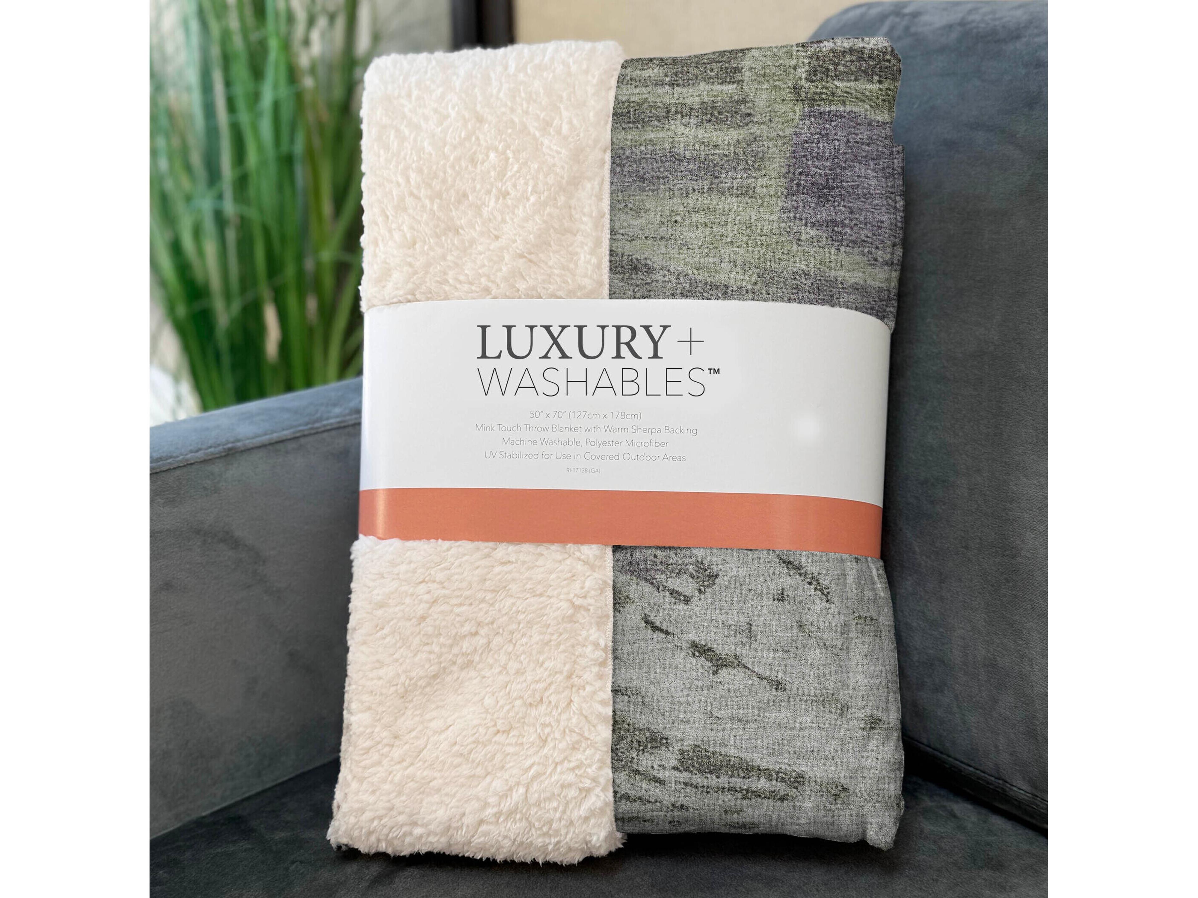 Dalyn Sherpa Green Polyester Throw