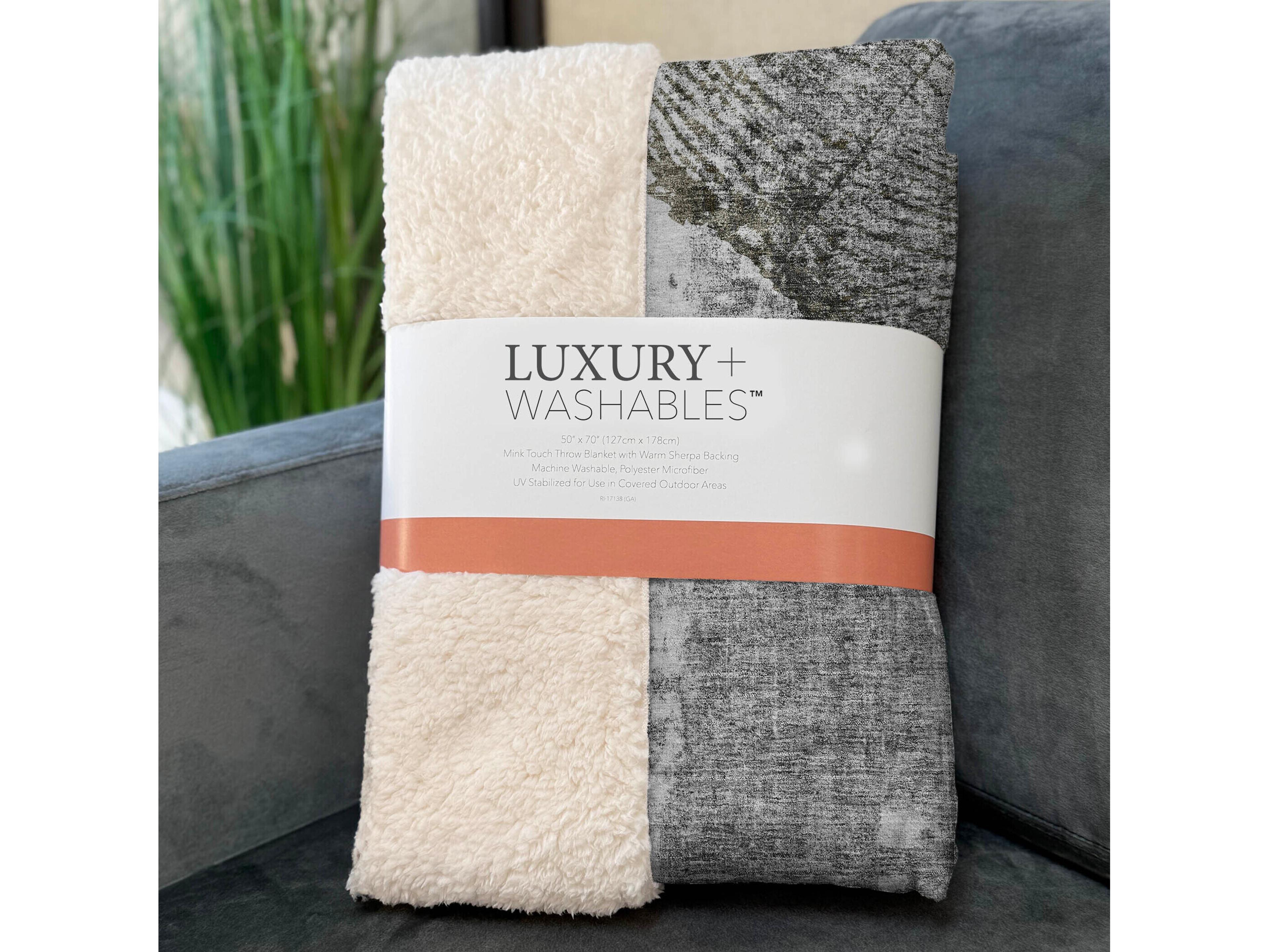 Dalyn Sherpa Gray Polyester Throw