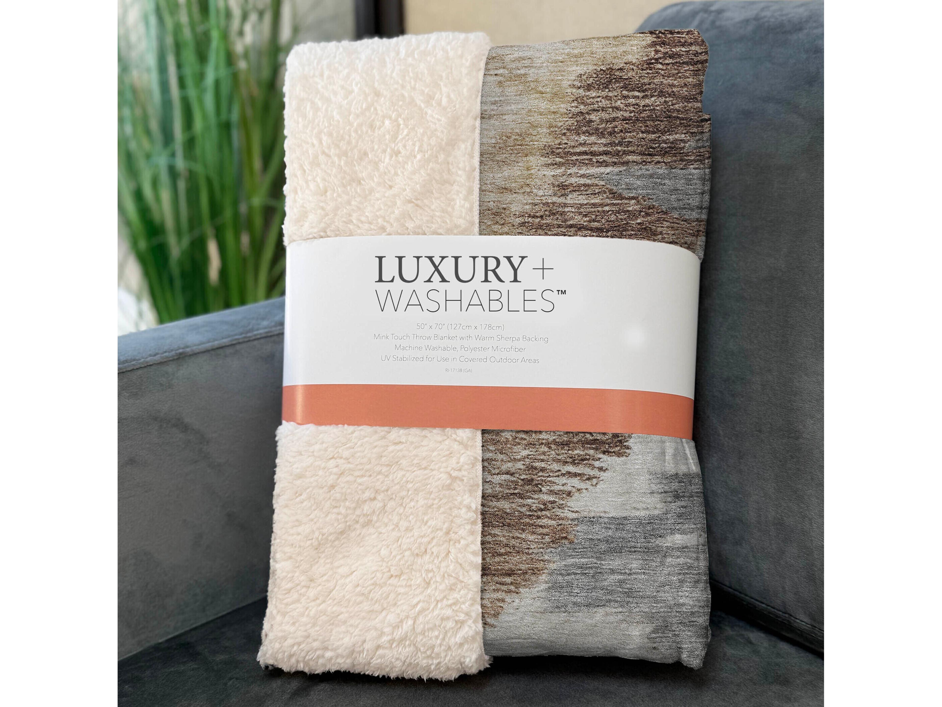 Dalyn Sherpa Brown Polyester Throw