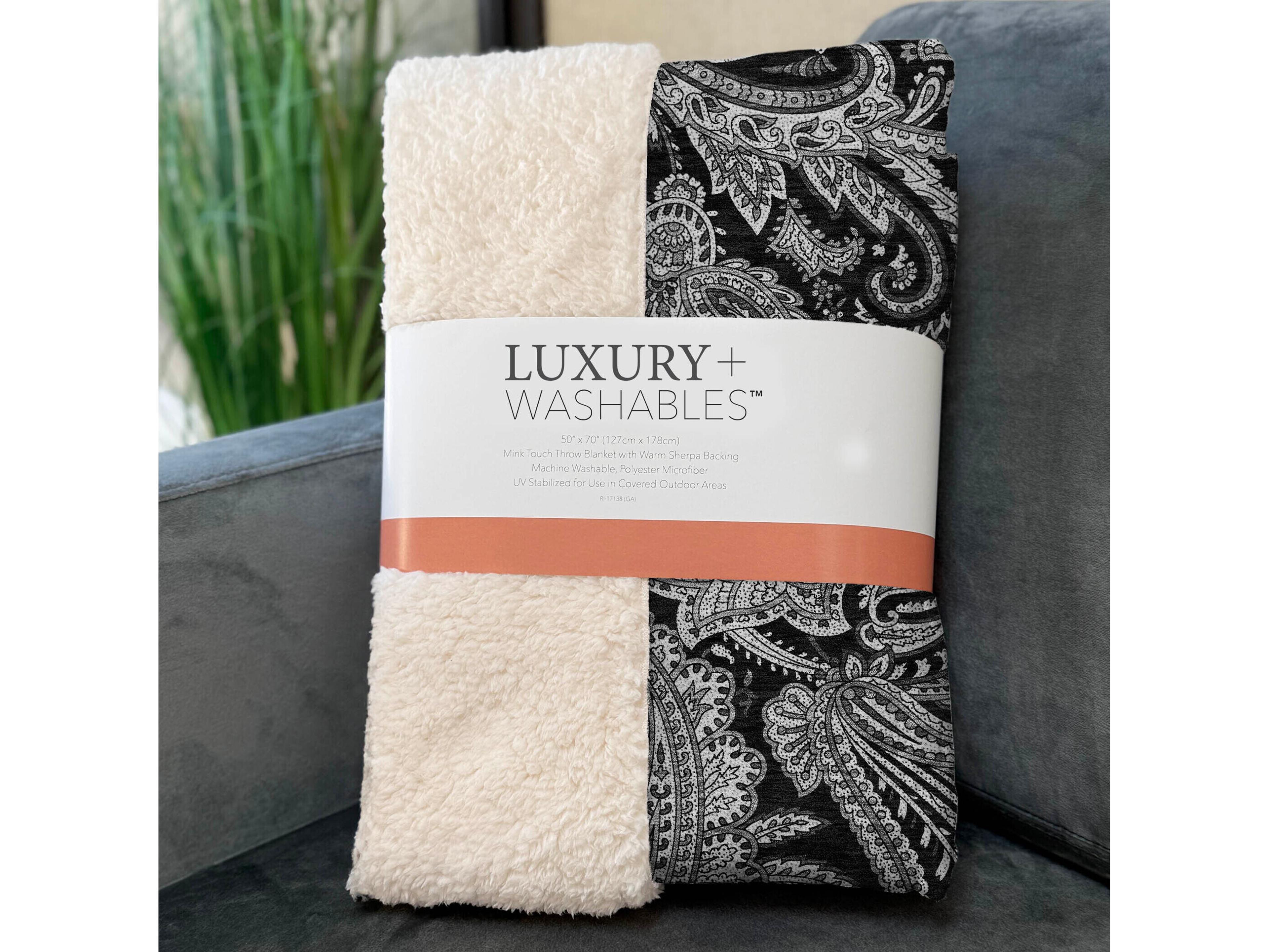 Dalyn Sherpa Black Polyester Throw