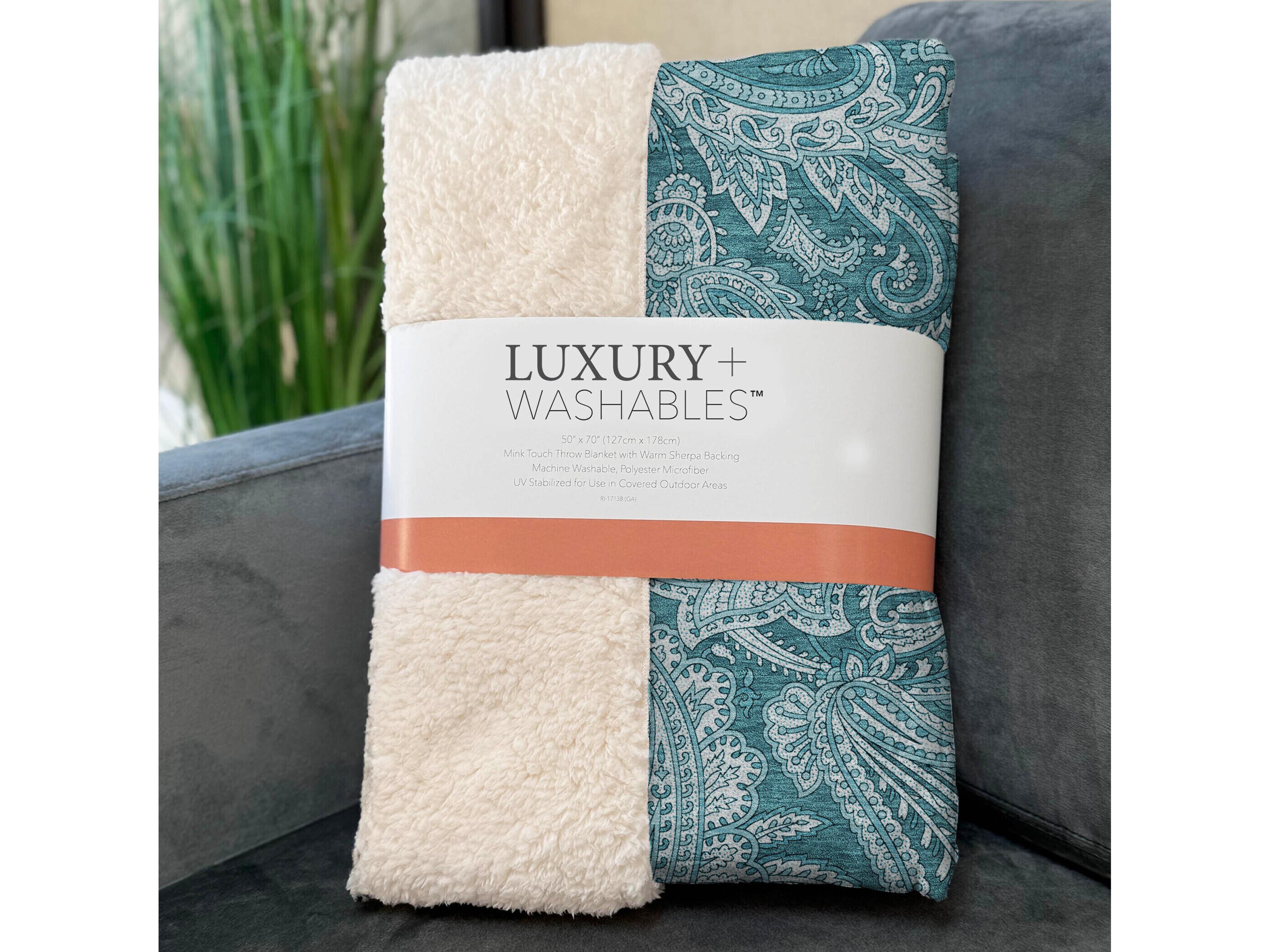 Dalyn Sherpa Teal Polyester Throw