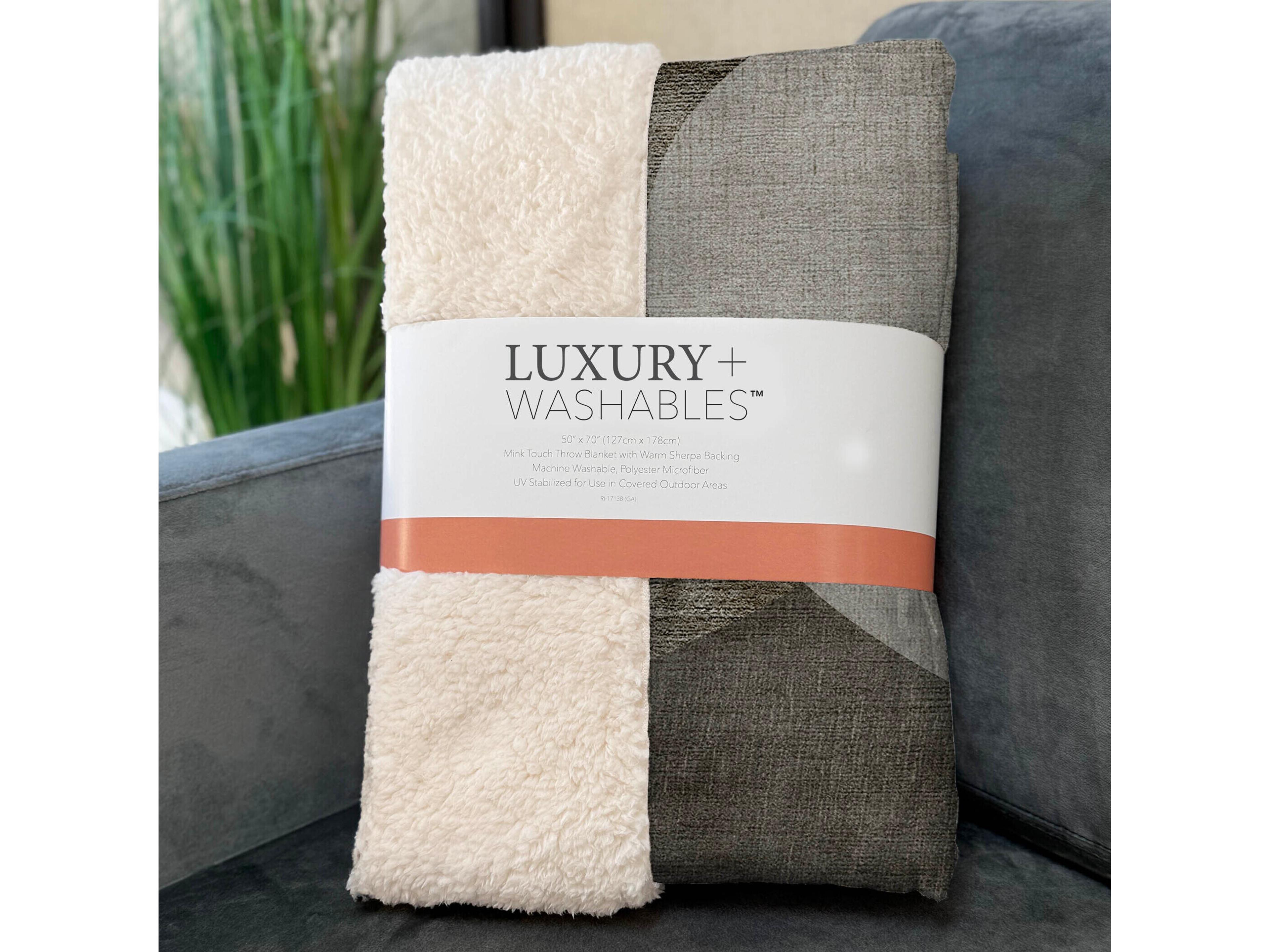 Dalyn Sherpa Brown Polyester Throw