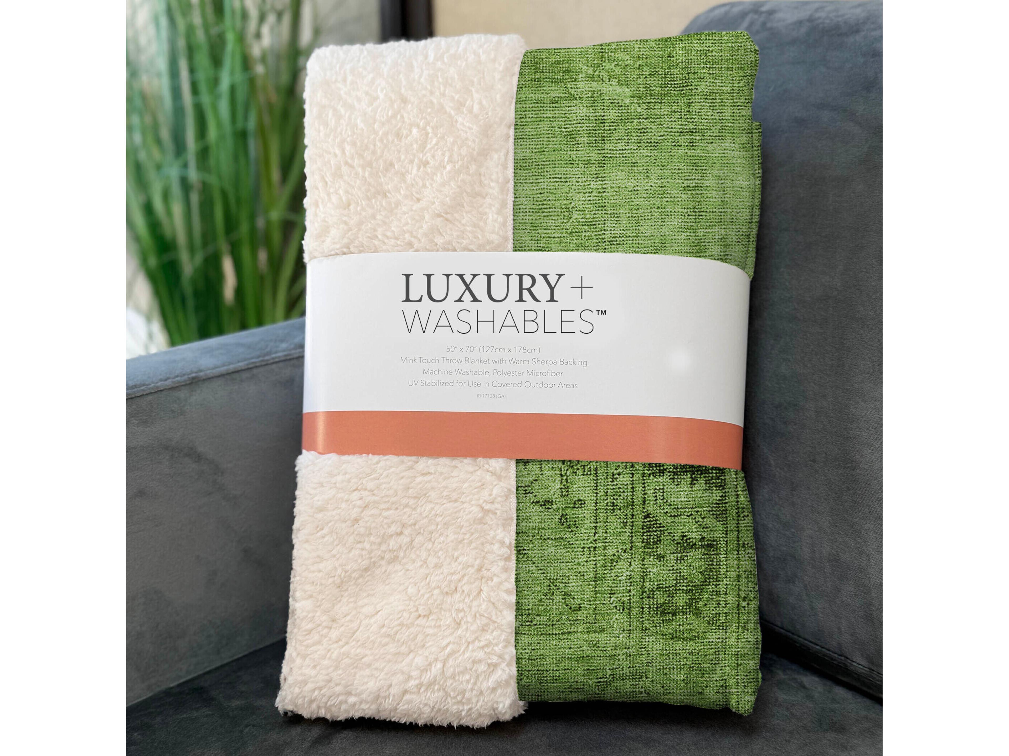 Dalyn Sherpa Green Polyester Throw