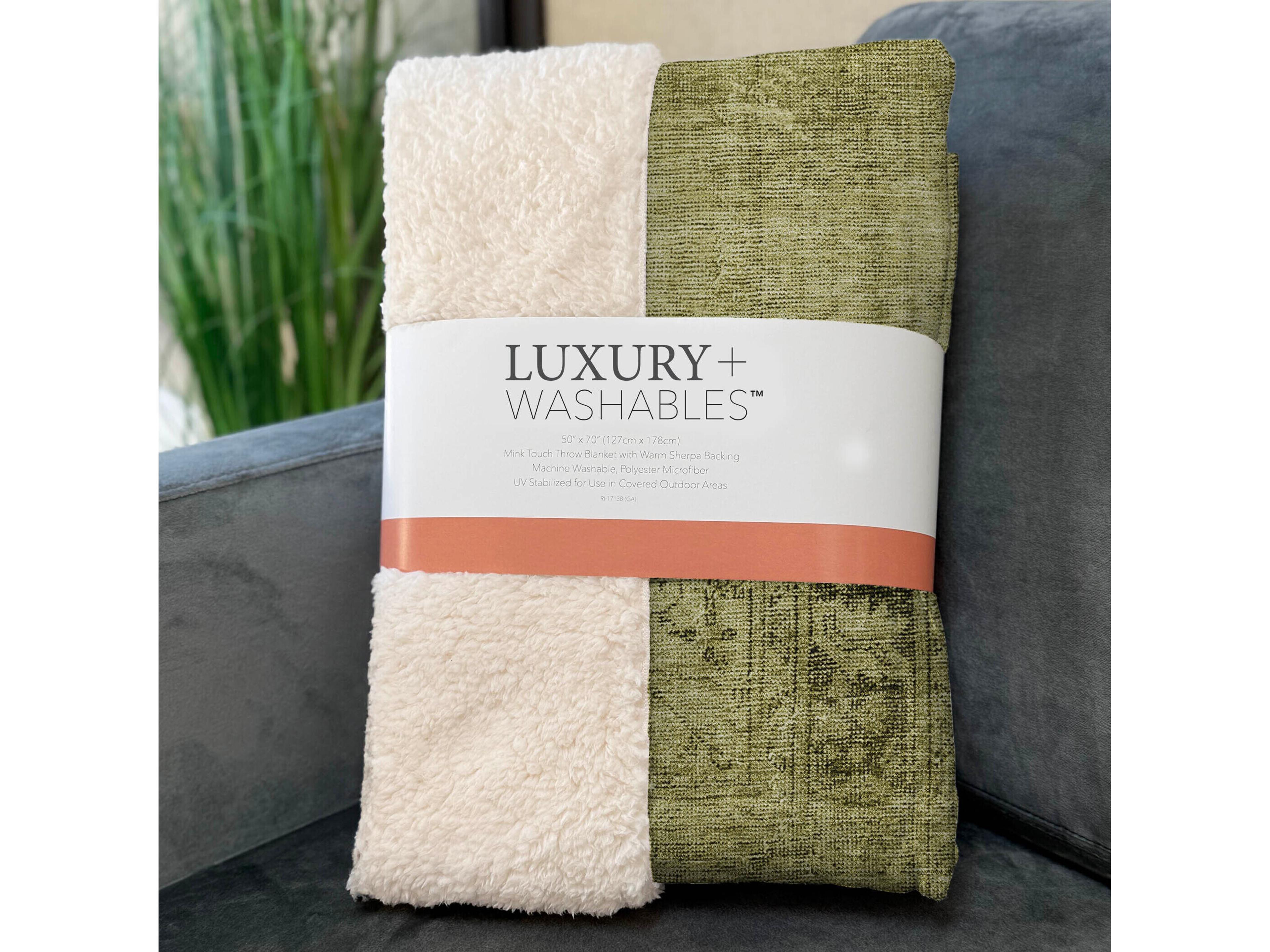 Dalyn Sherpa Brown Polyester Throw