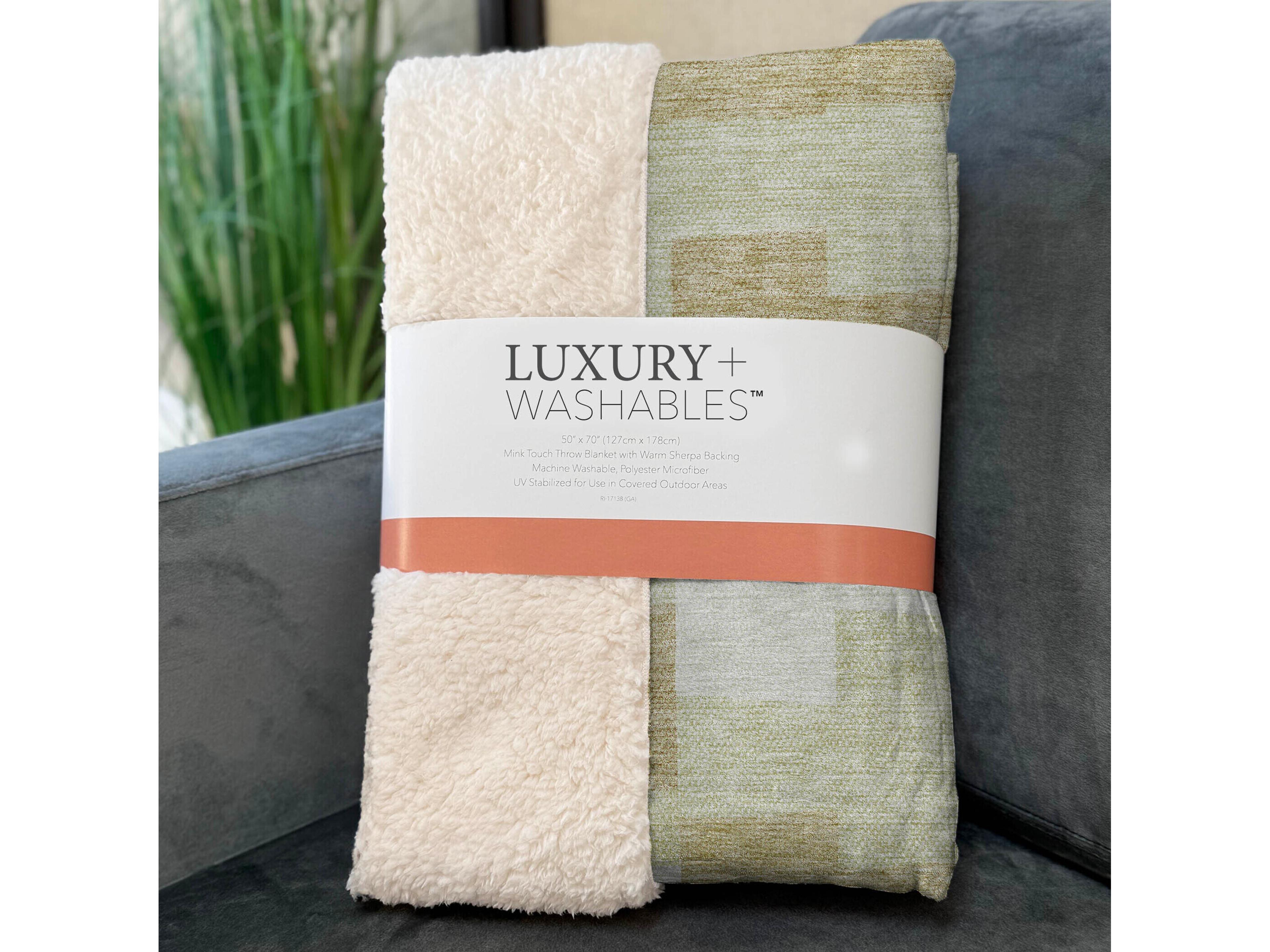 Dalyn Sherpa Brown Polyester Throw