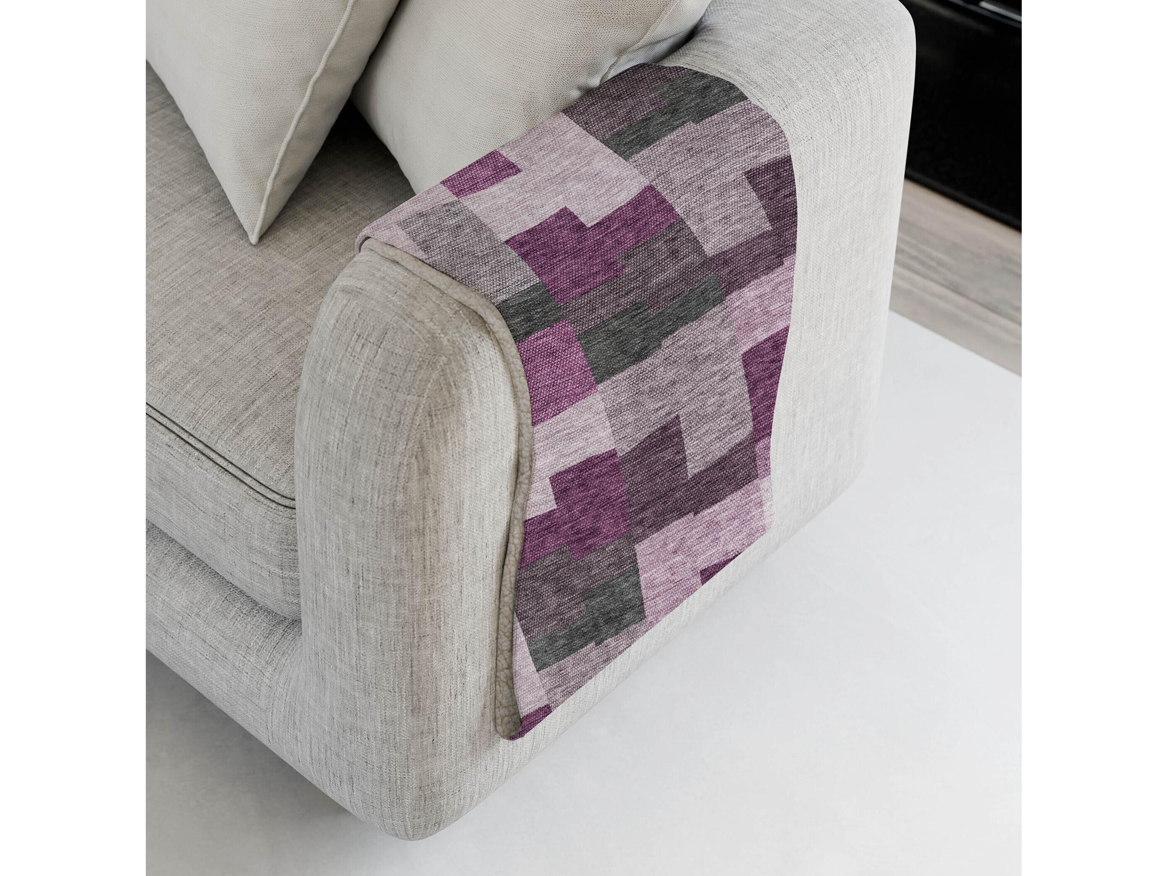 Dalyn Sherpa Red Polyester Throw