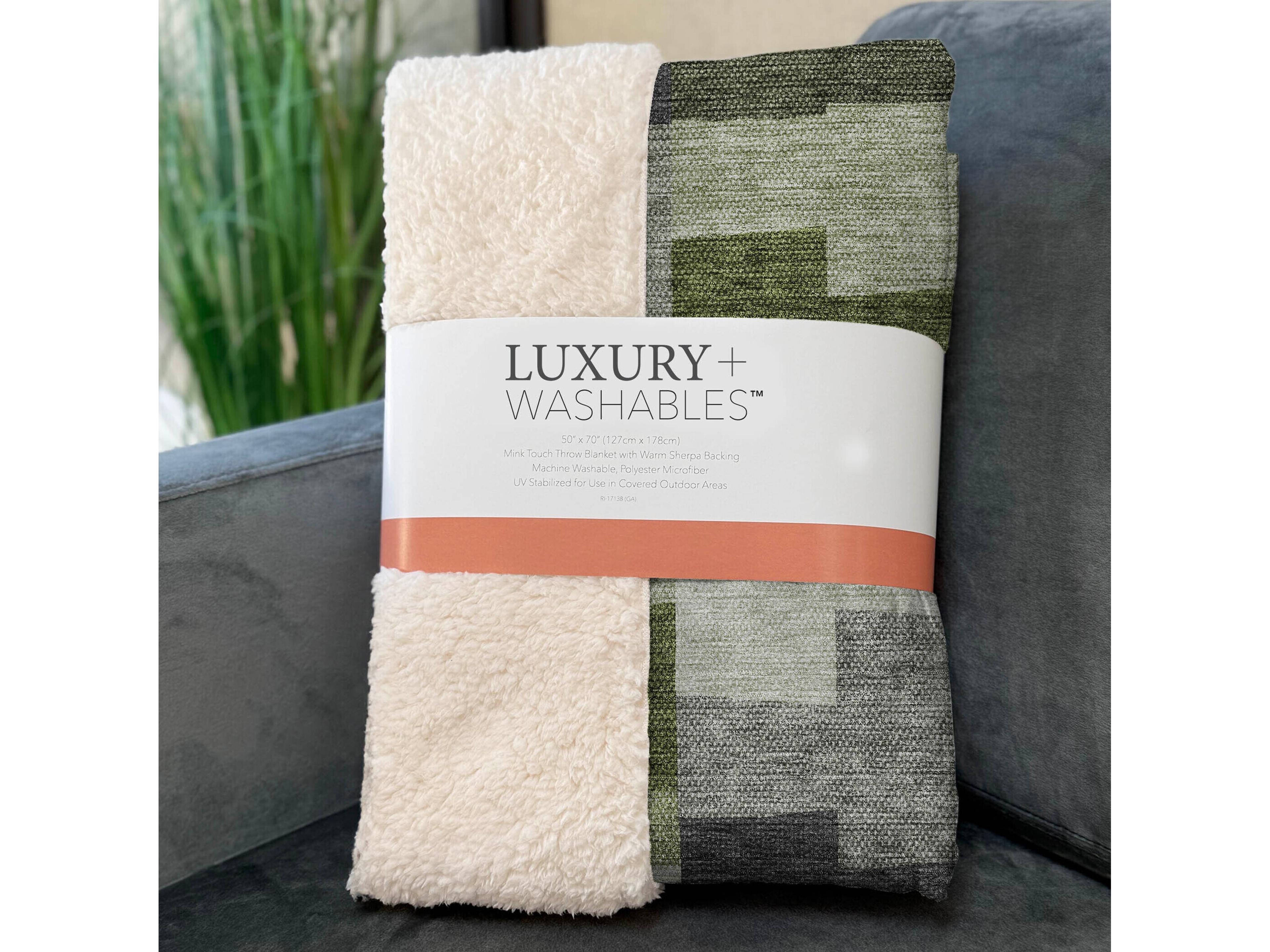 Dalyn Sherpa Green Polyester Throw