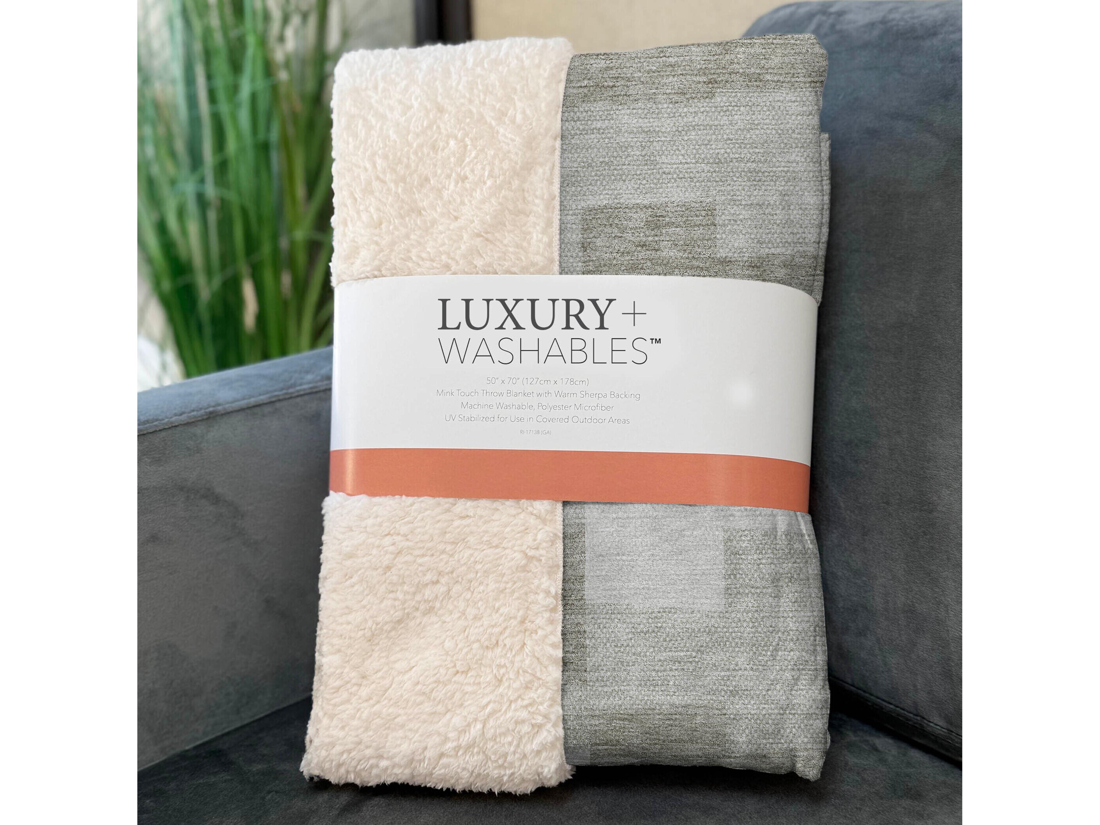 Dalyn Sherpa Brown Polyester Throw