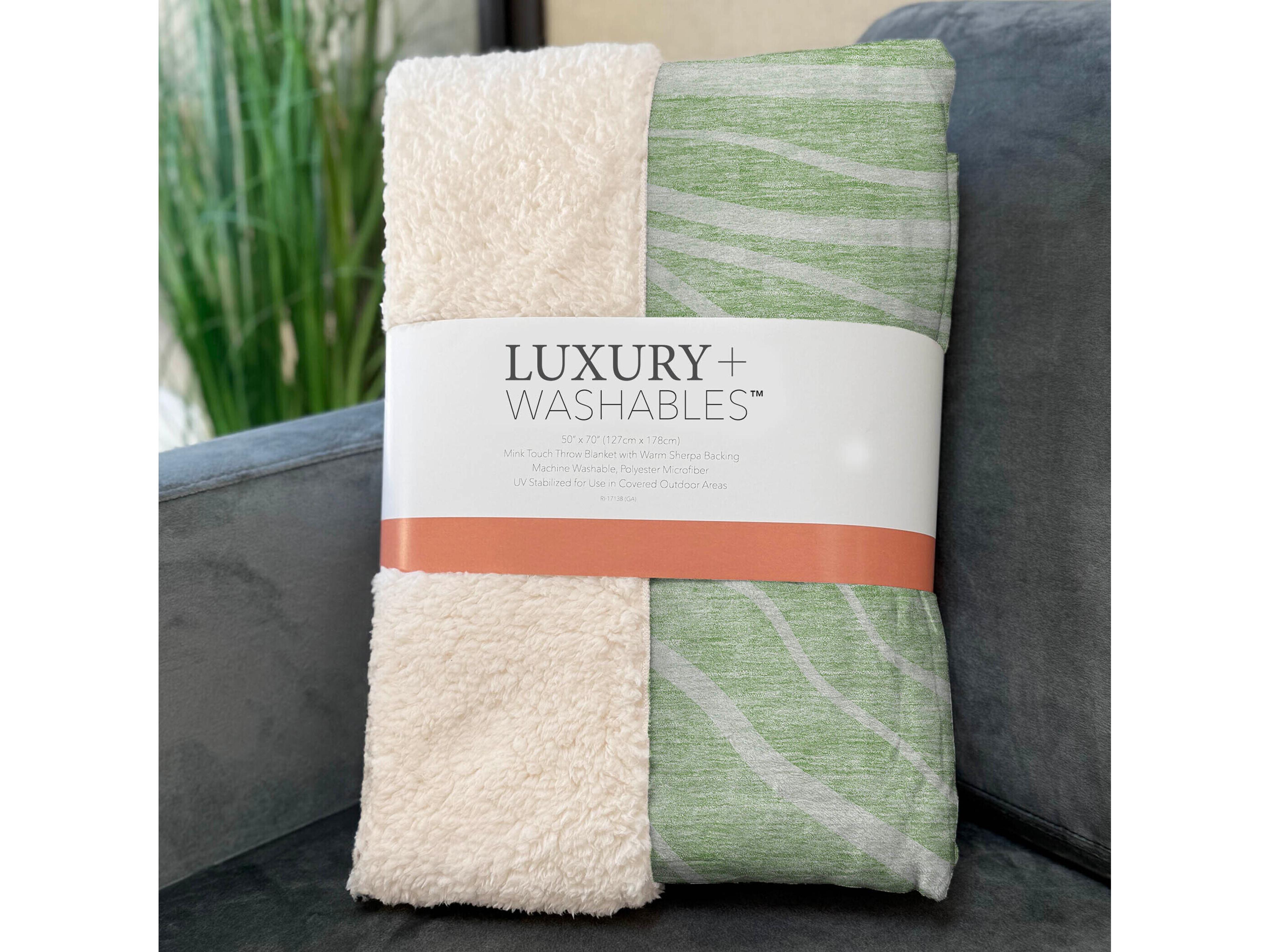 Dalyn Sherpa Green Polyester Throw