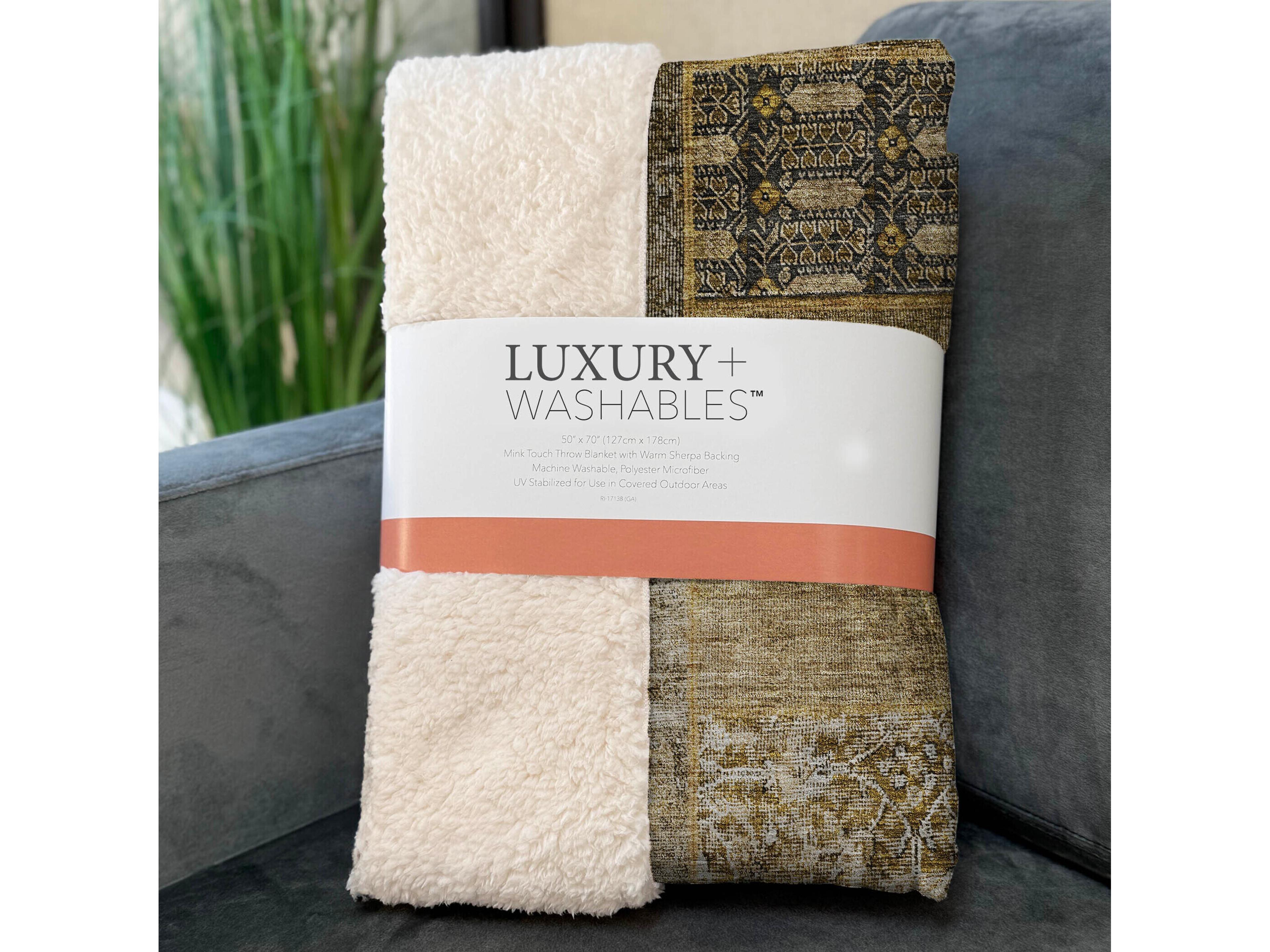Dalyn Sherpa Brown Polyester Throw