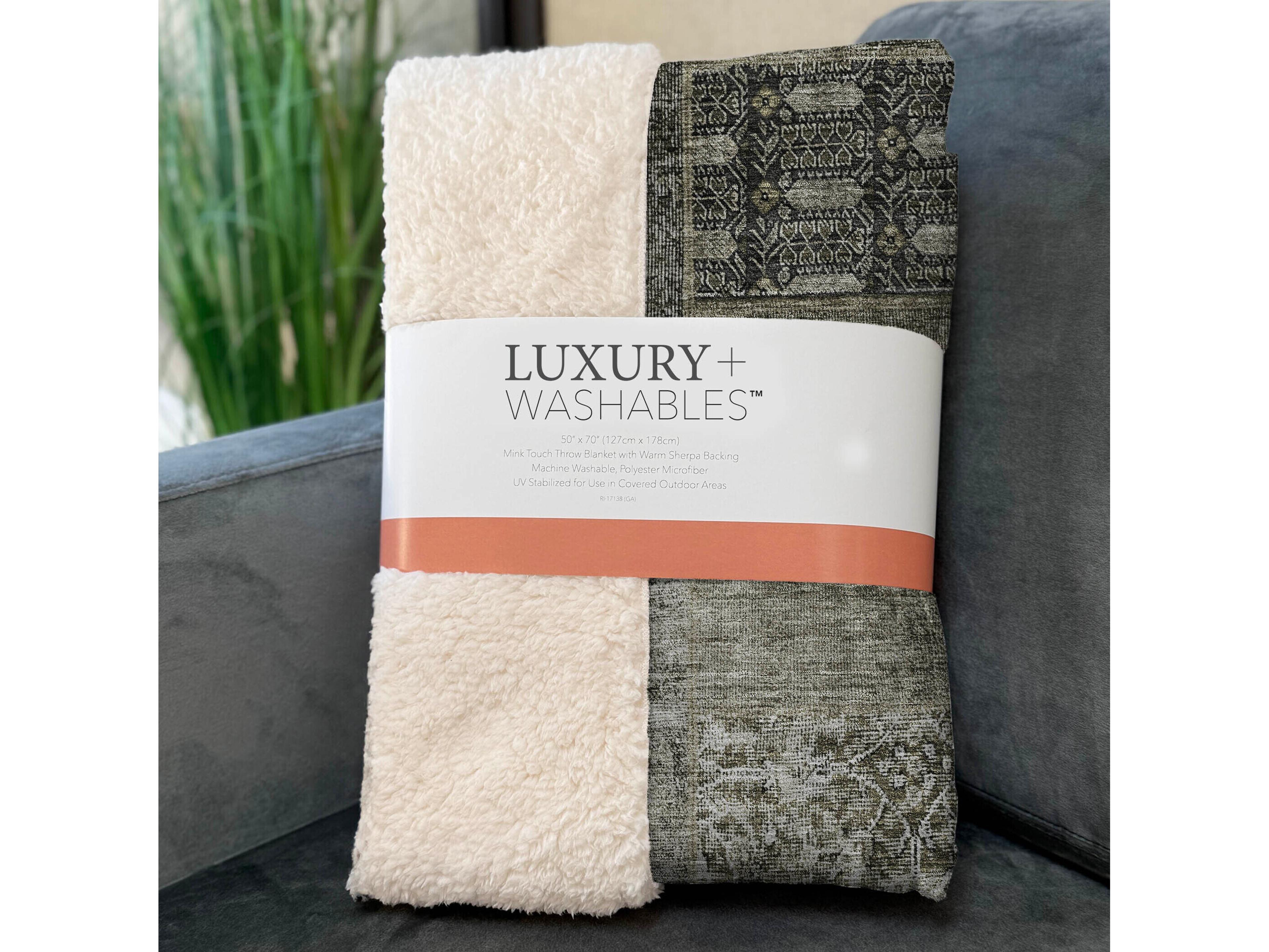 Dalyn Sherpa Brown Polyester Throw