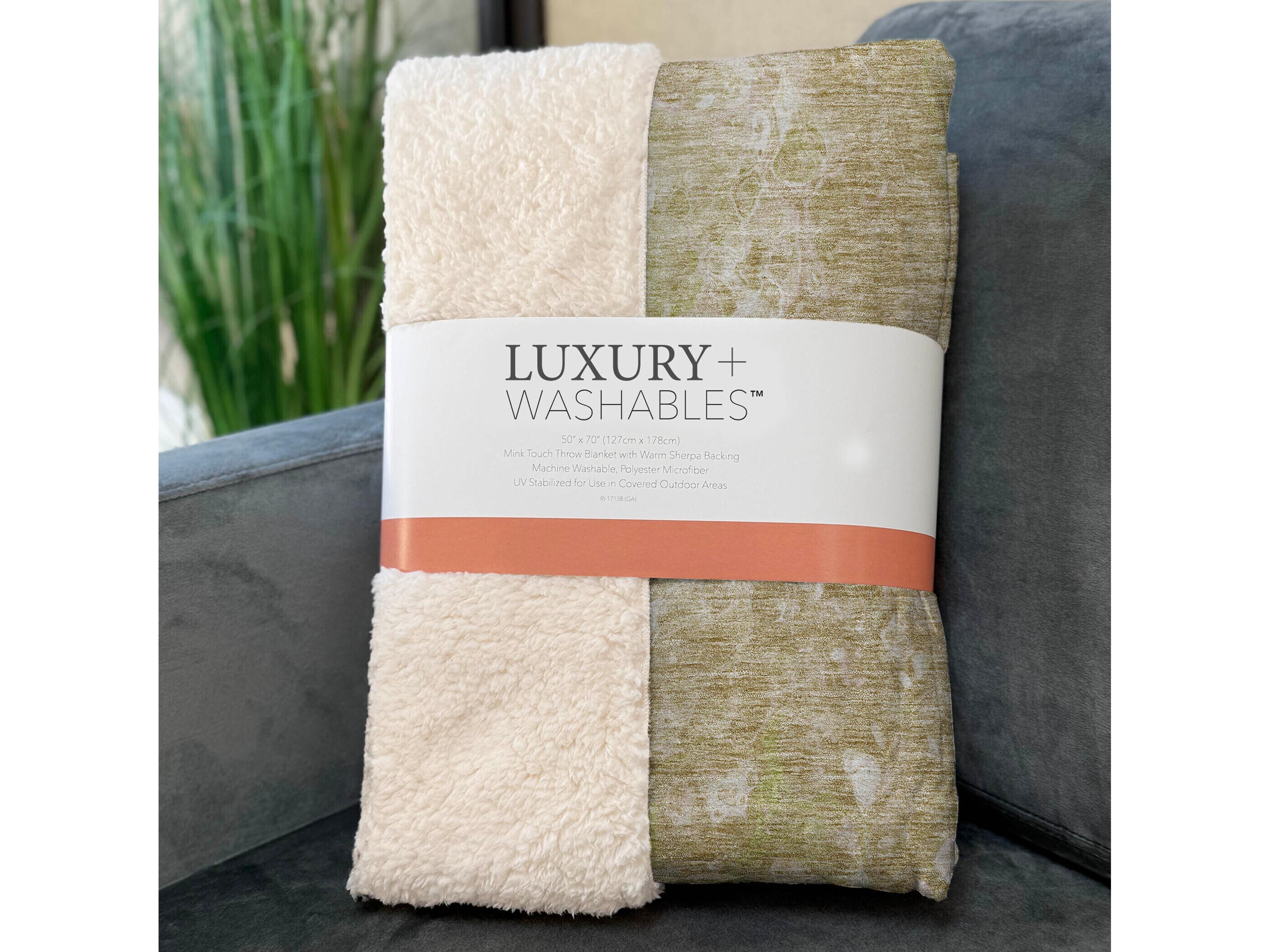 Dalyn Sherpa Brown Polyester Throw