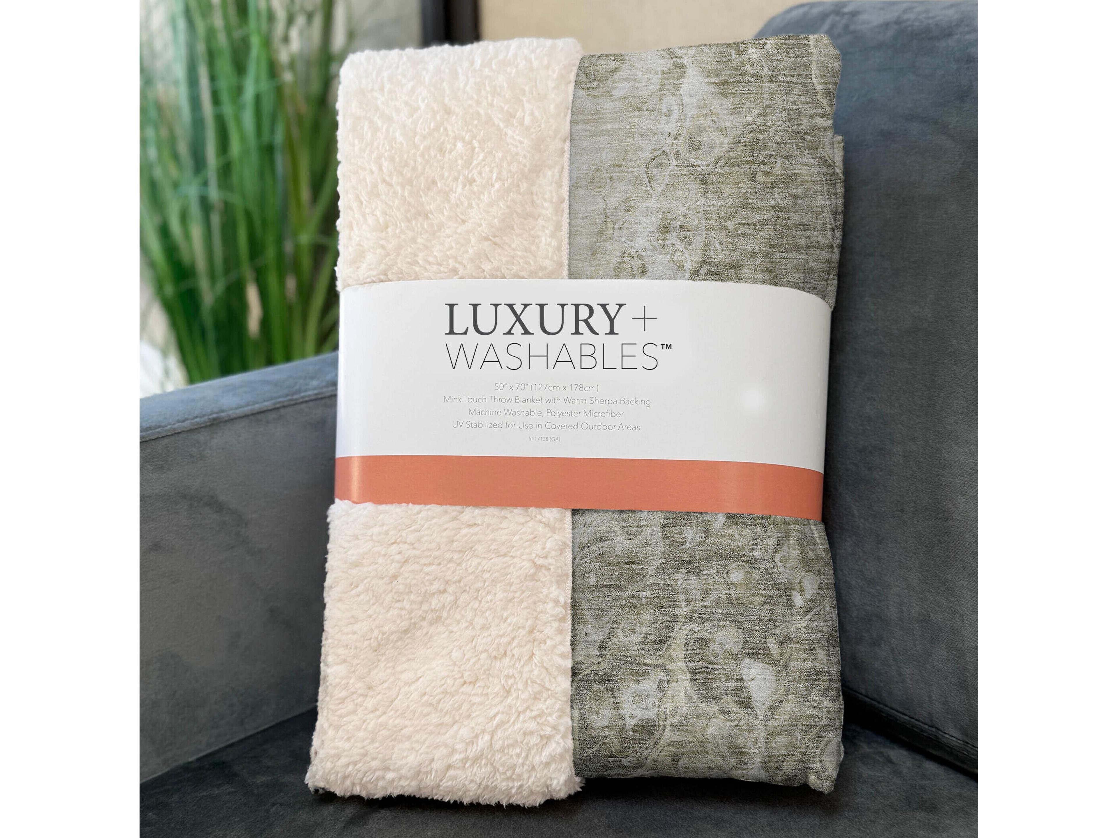 Dalyn Sherpa Brown Polyester Throw