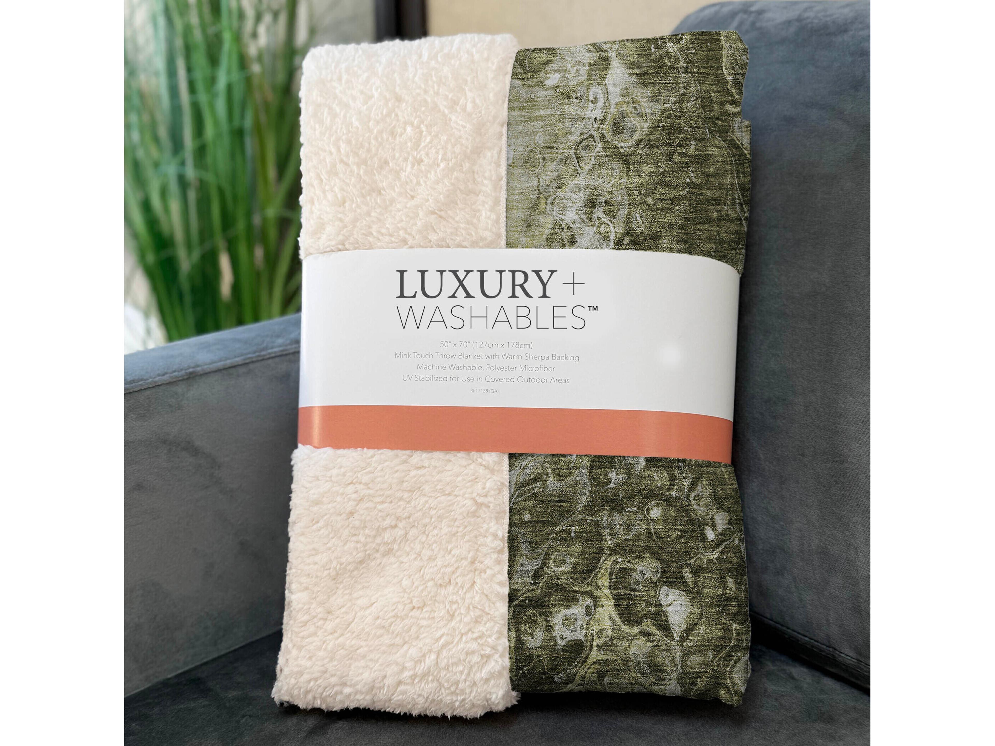 Dalyn Sherpa Brown Polyester Throw