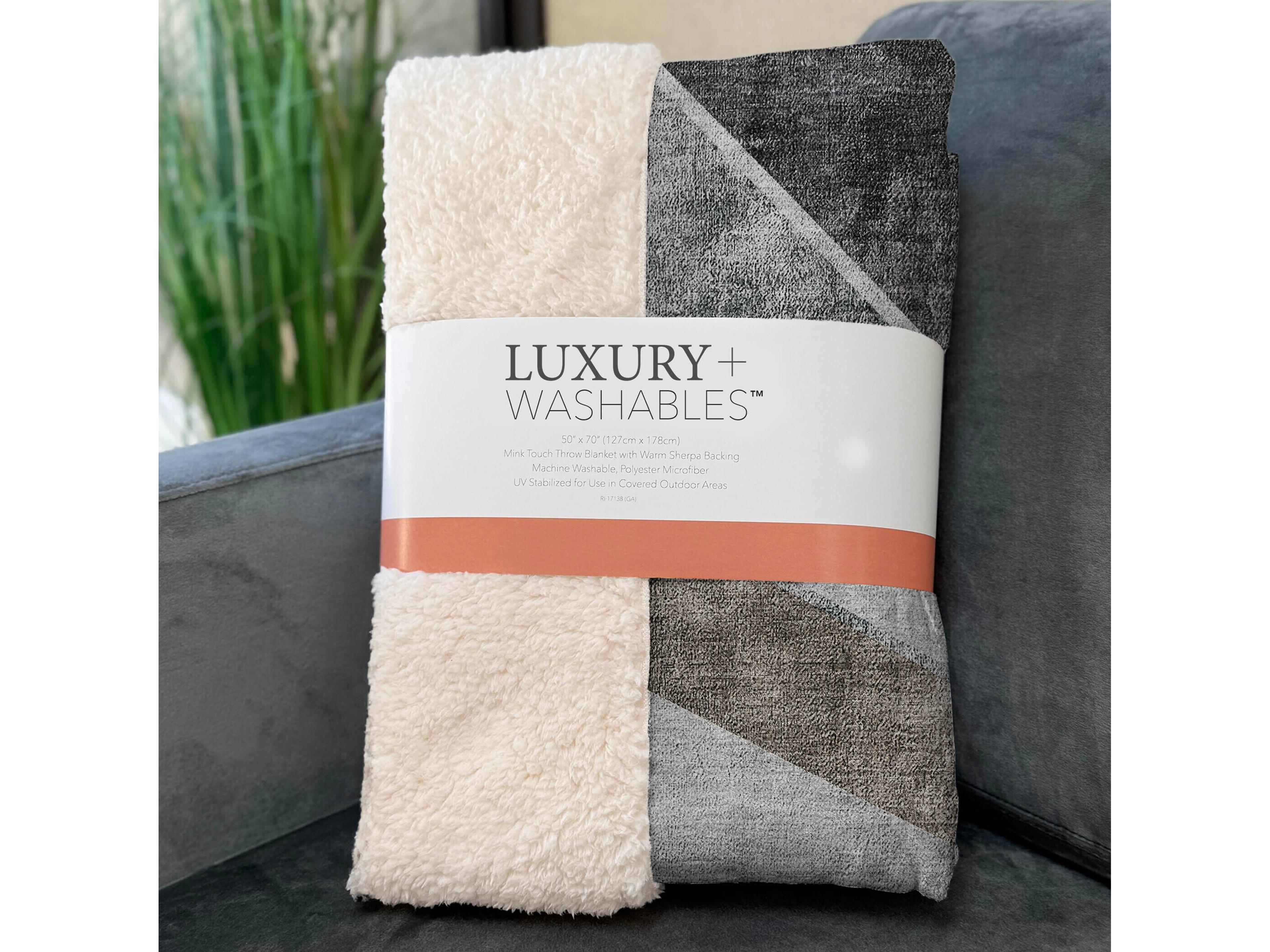 Dalyn Sherpa Gray Polyester Throw