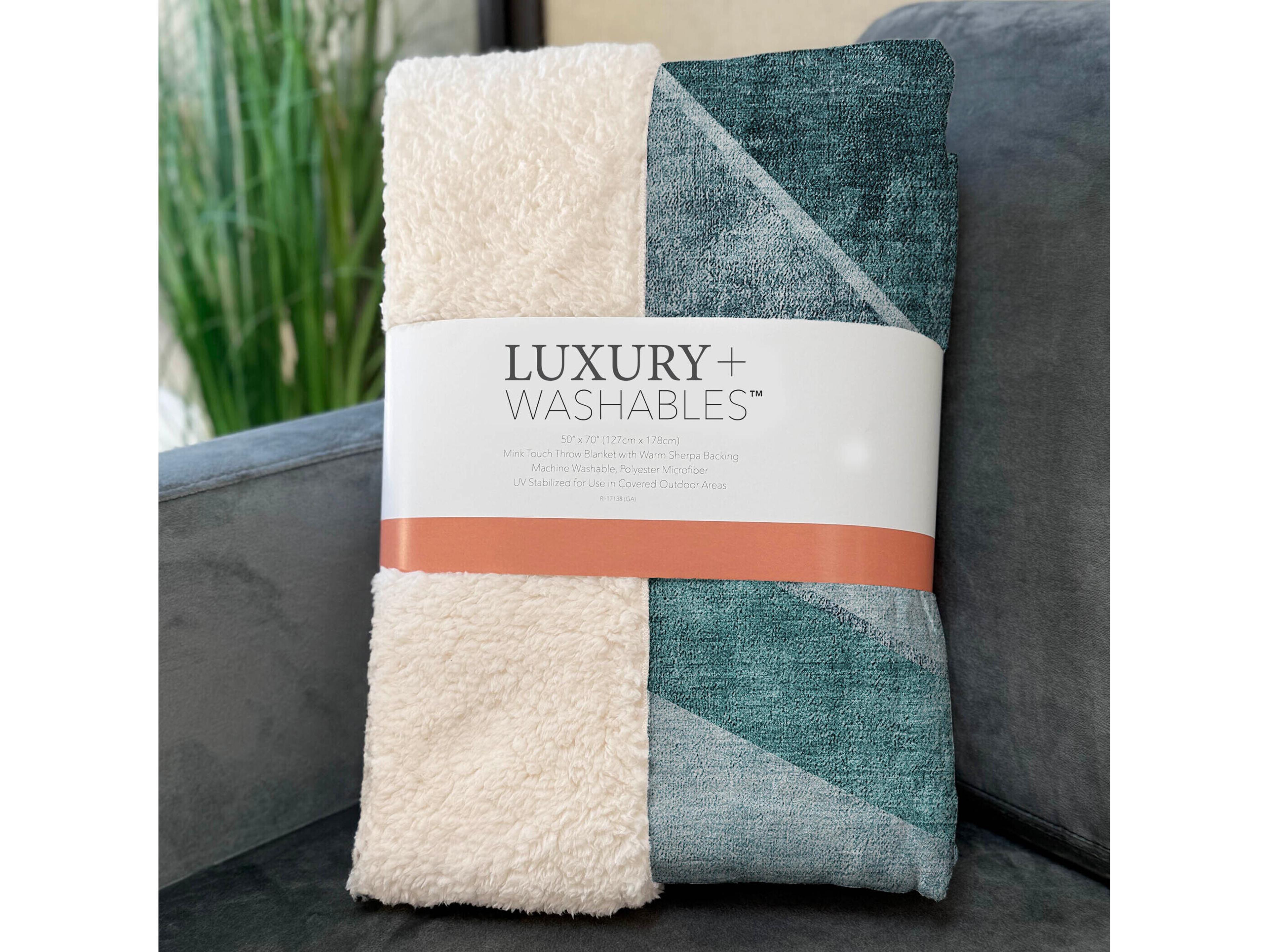 Dalyn Sherpa Teal Polyester Throw