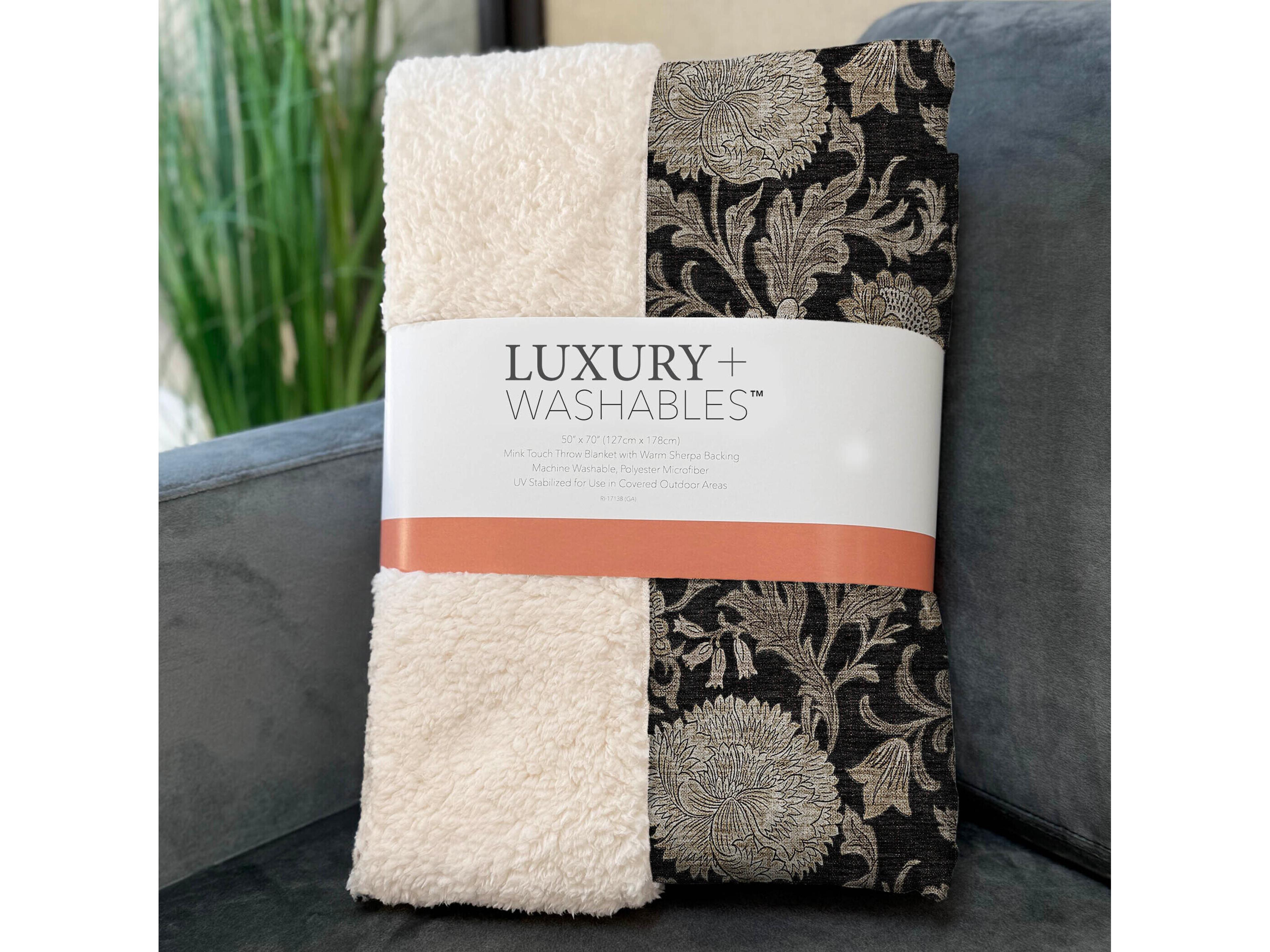 Dalyn Sherpa Black Polyester Throw