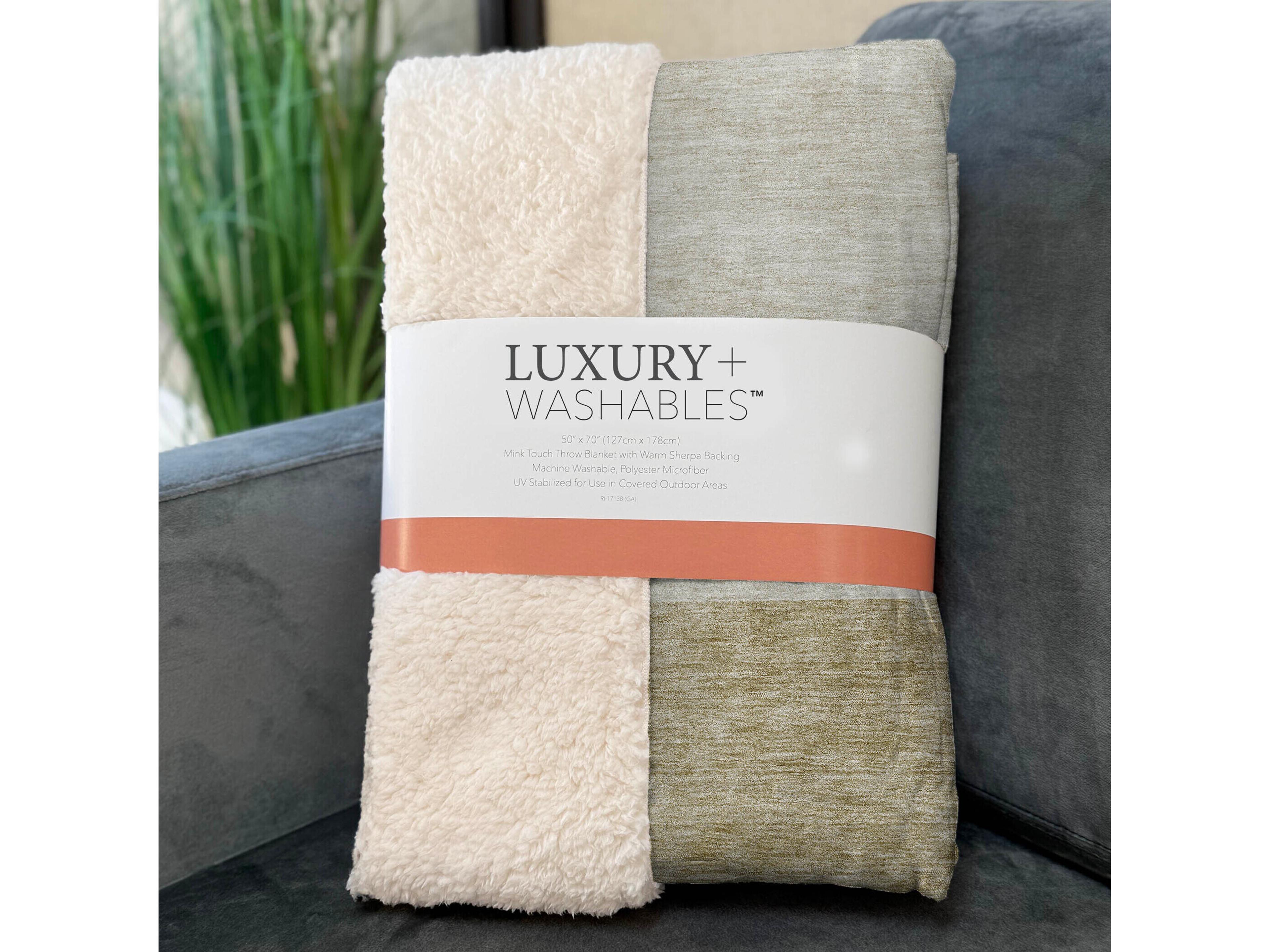 Dalyn Sherpa Brown Polyester Throw