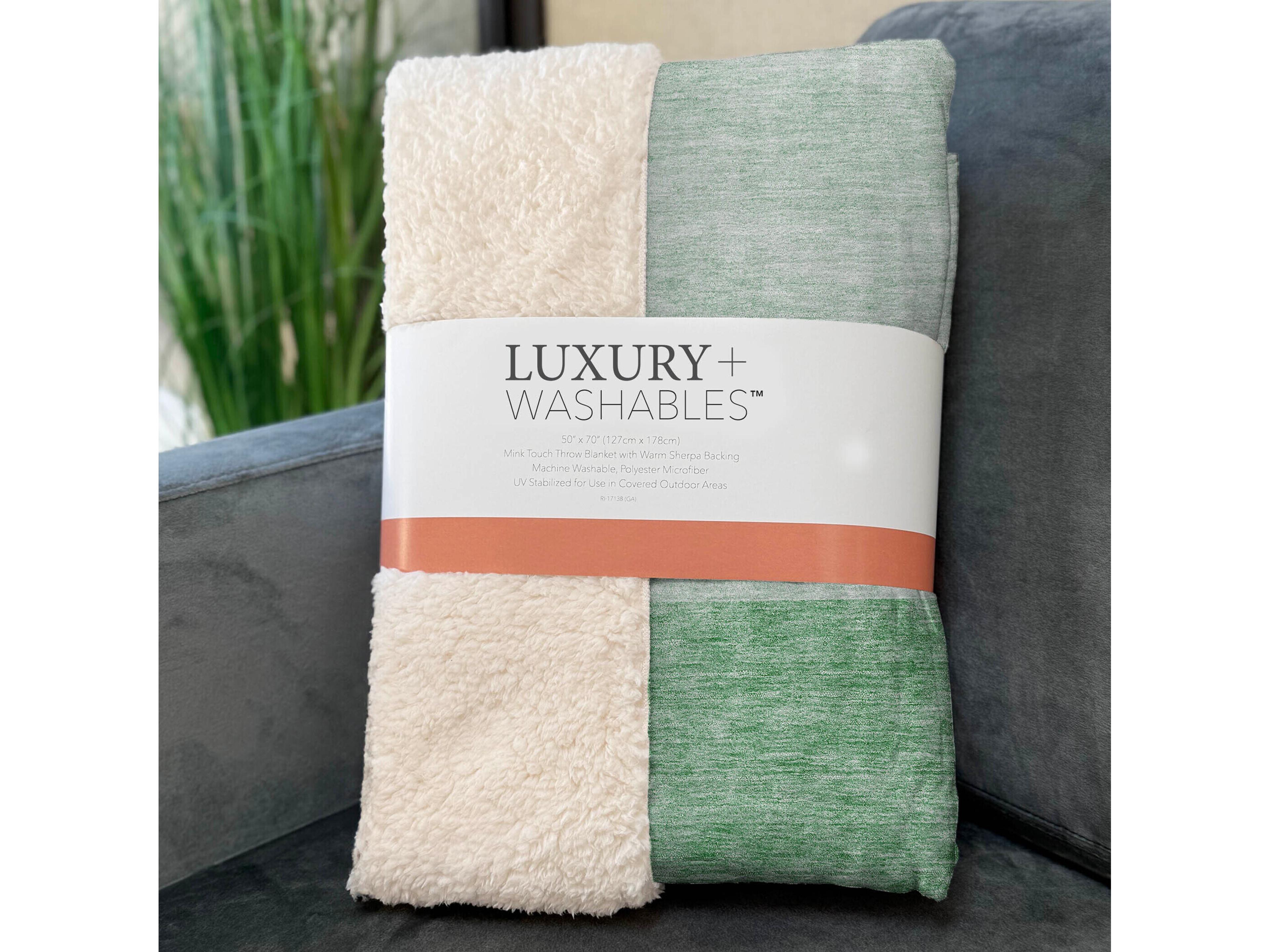 Dalyn Sherpa Green Polyester Throw