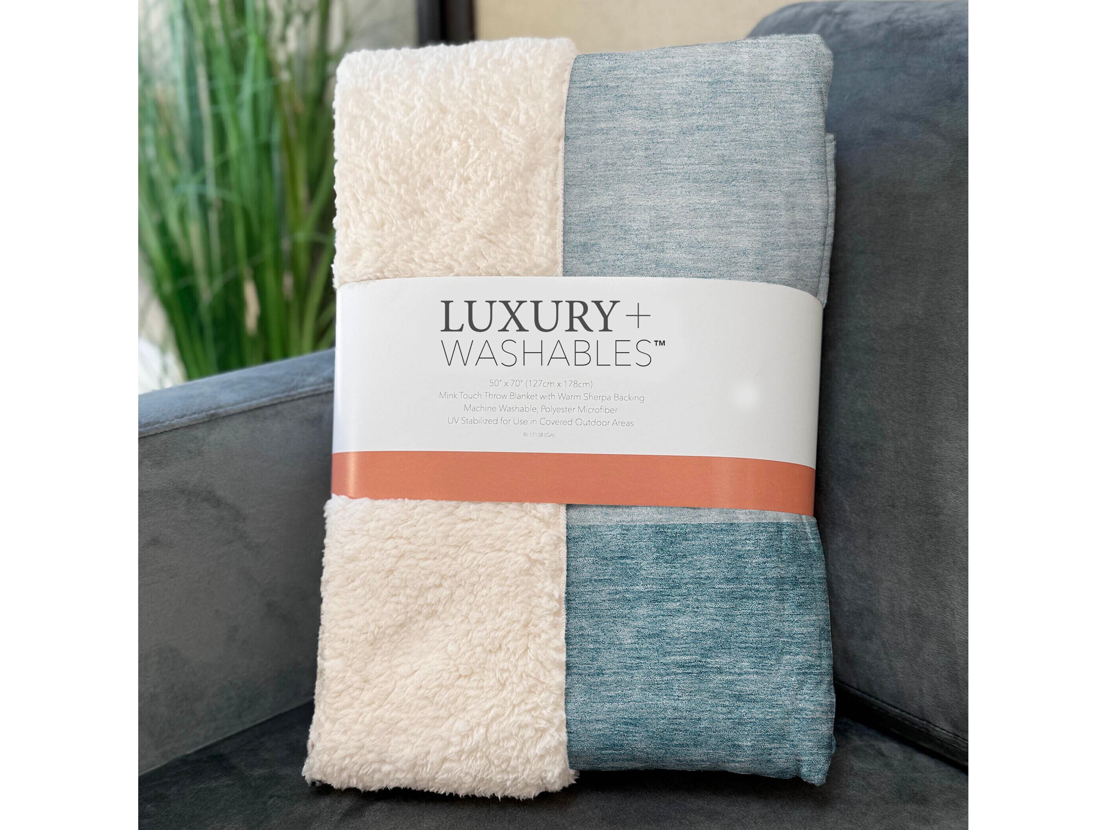 Dalyn Sherpa Teal Polyester Throw