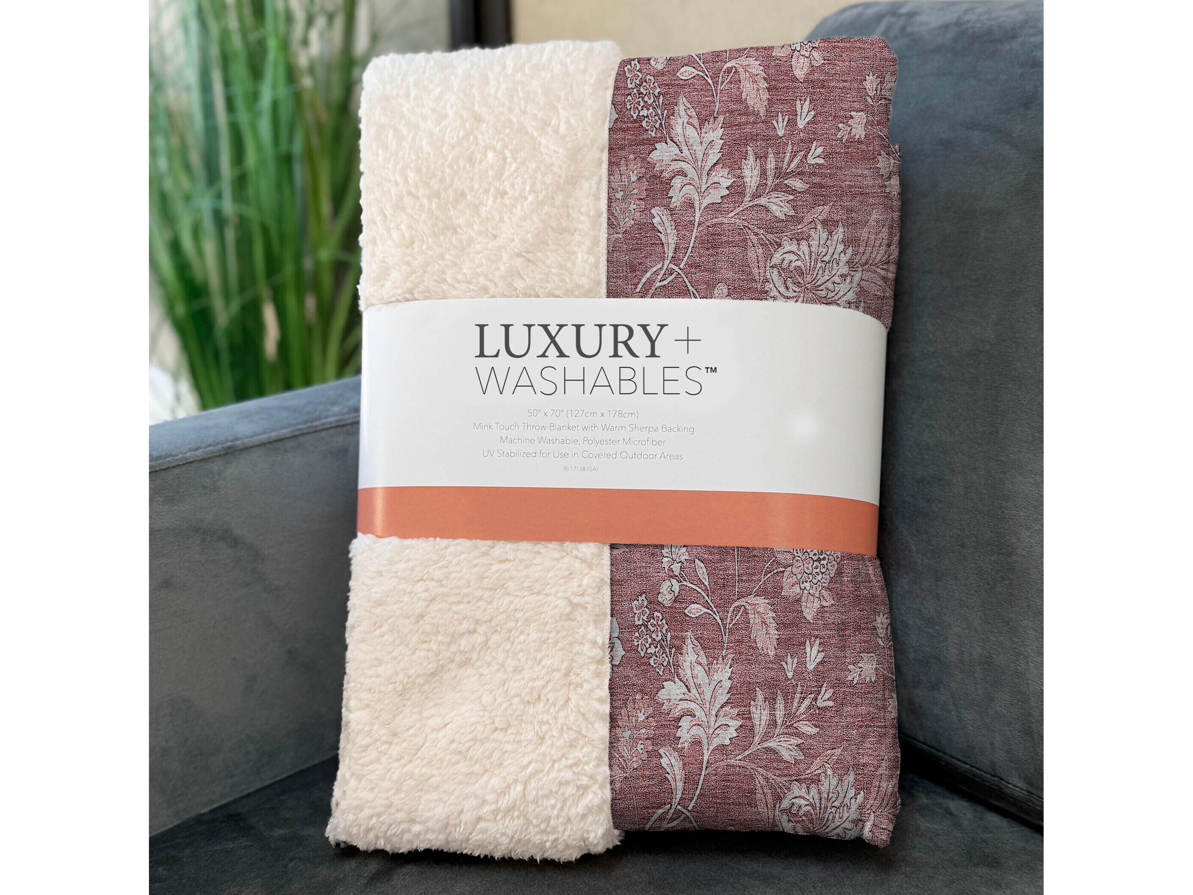 Dalyn Sherpa Pink Polyester Throw