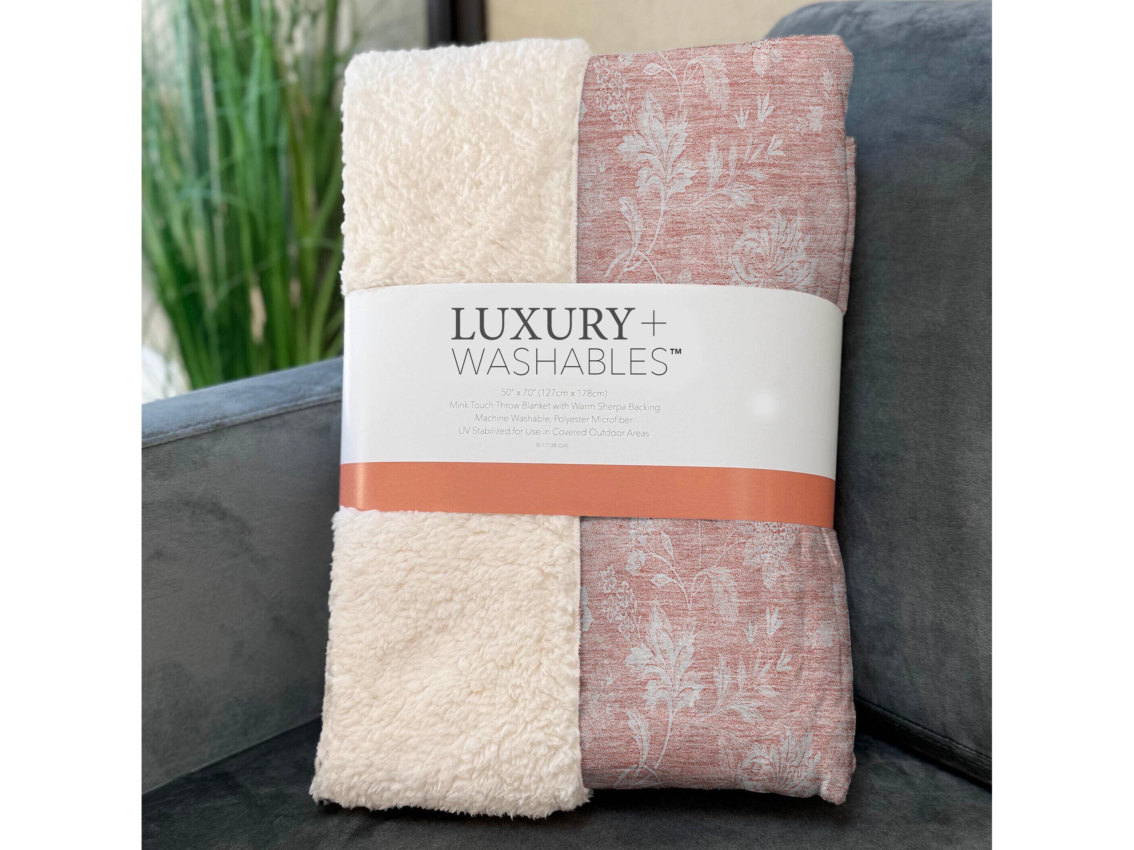 Dalyn Sherpa Pink Polyester Throw
