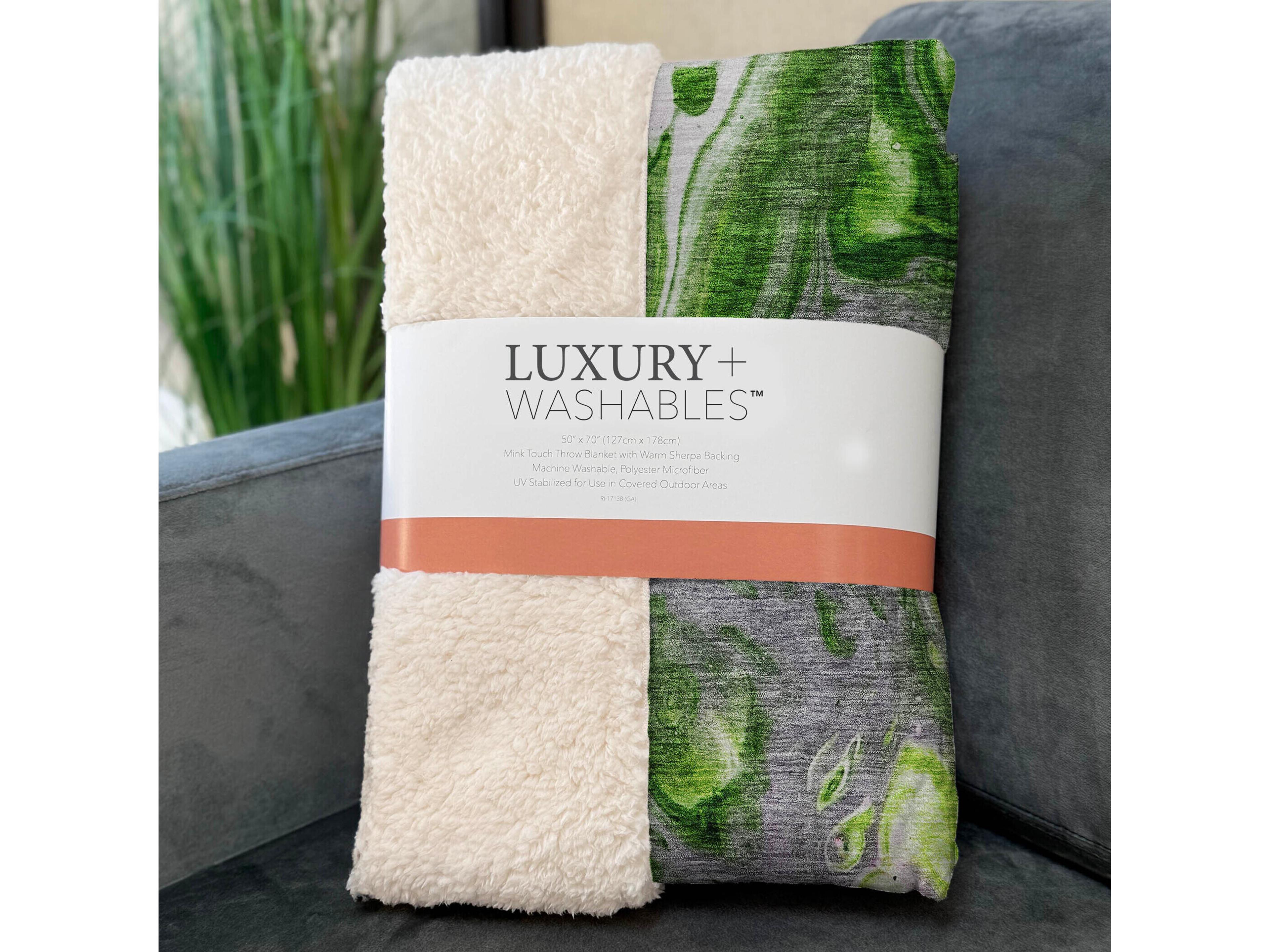 Dalyn Sherpa Green Polyester Throw