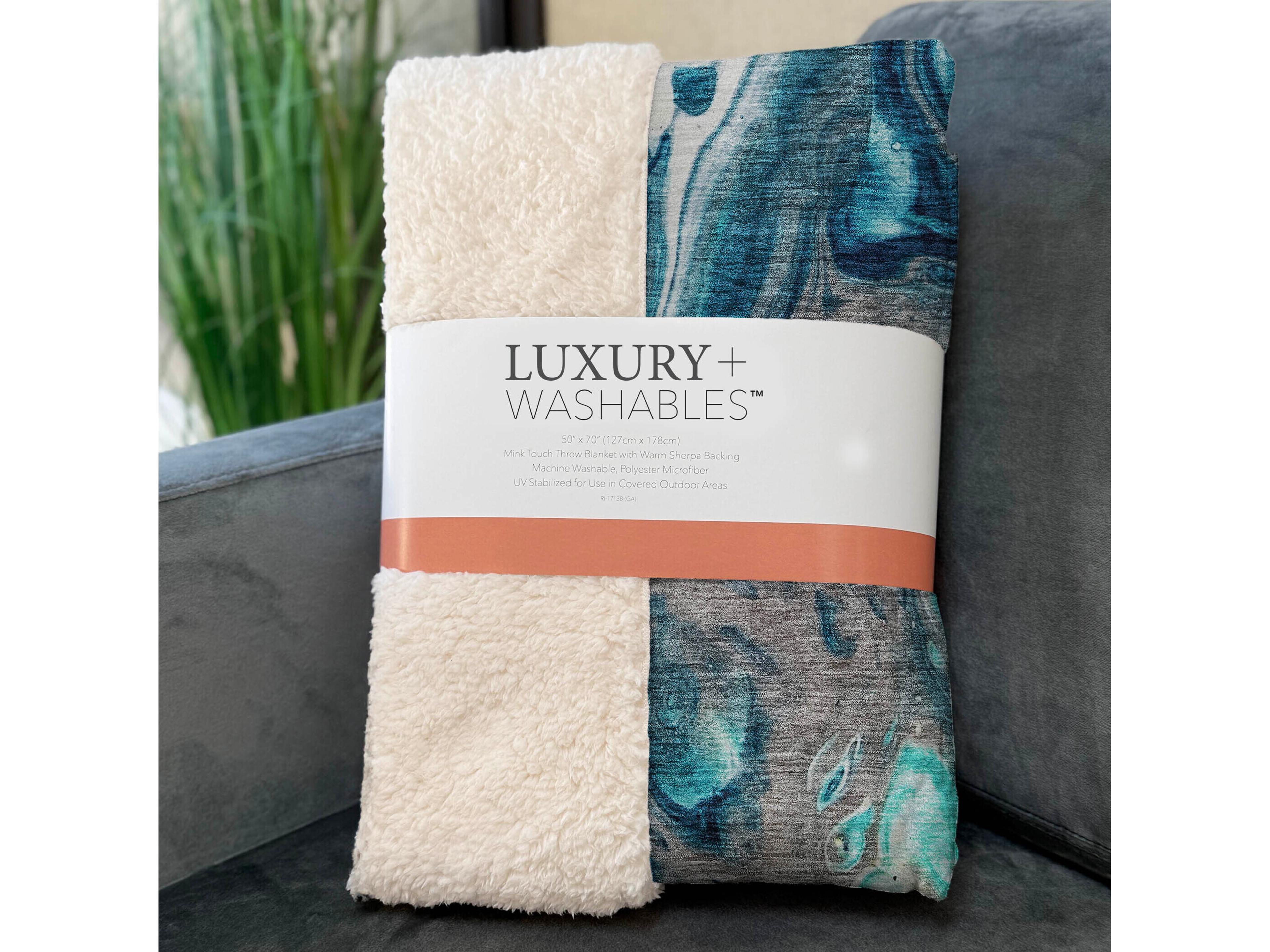 Dalyn Sherpa Teal Polyester Throw