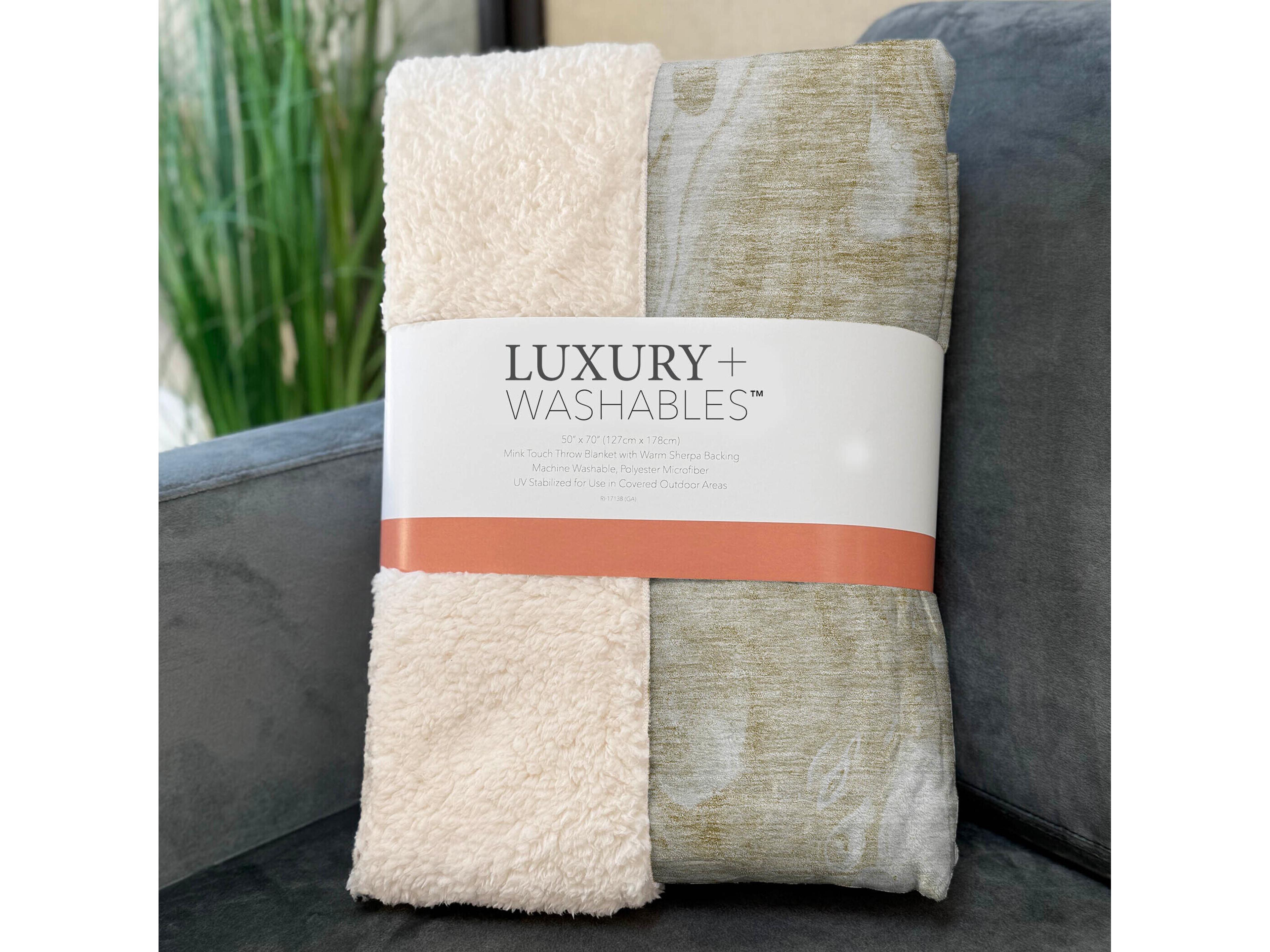 Dalyn Sherpa Brown Polyester Throw