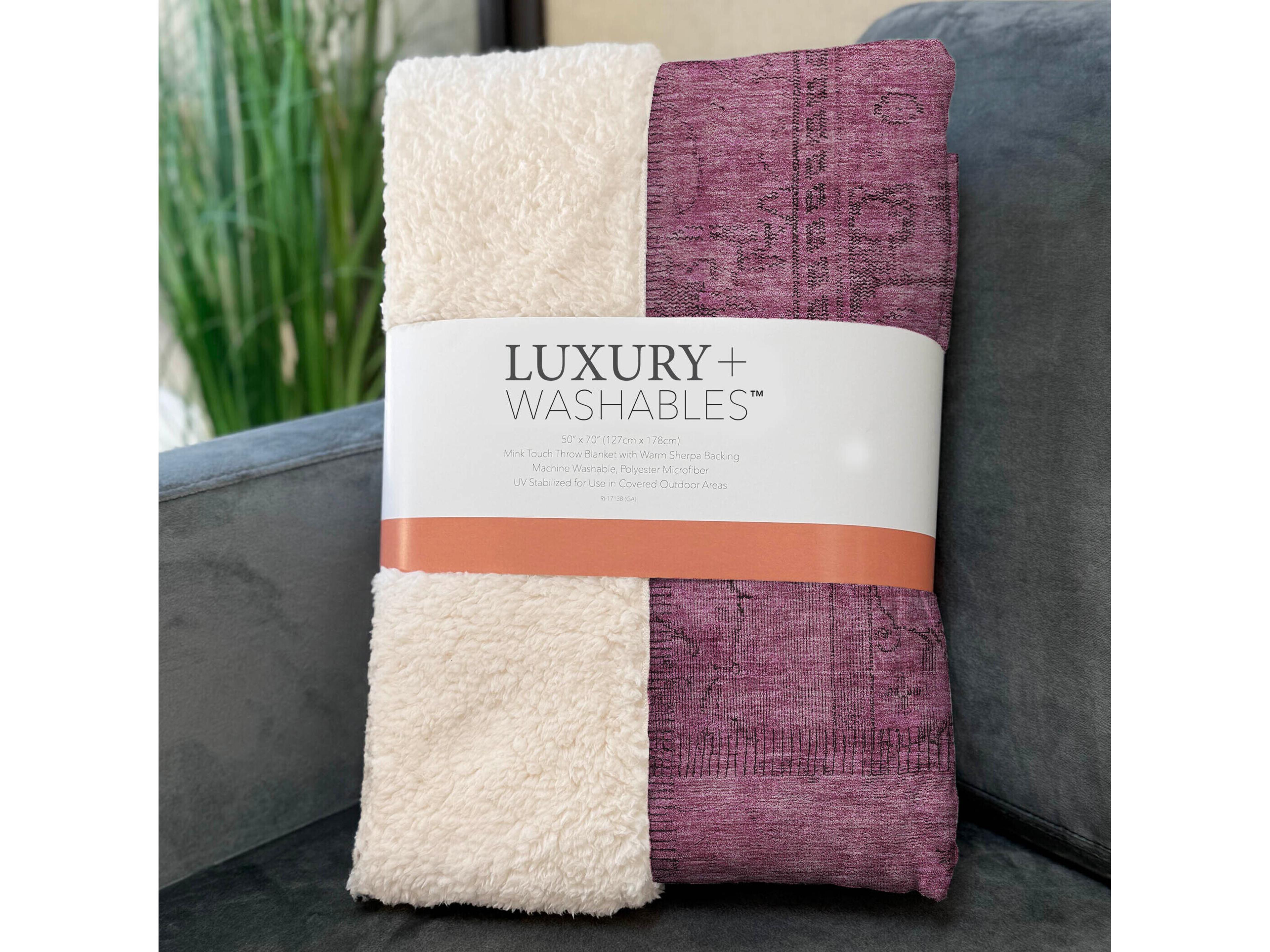 Dalyn Sherpa Pink Polyester Throw