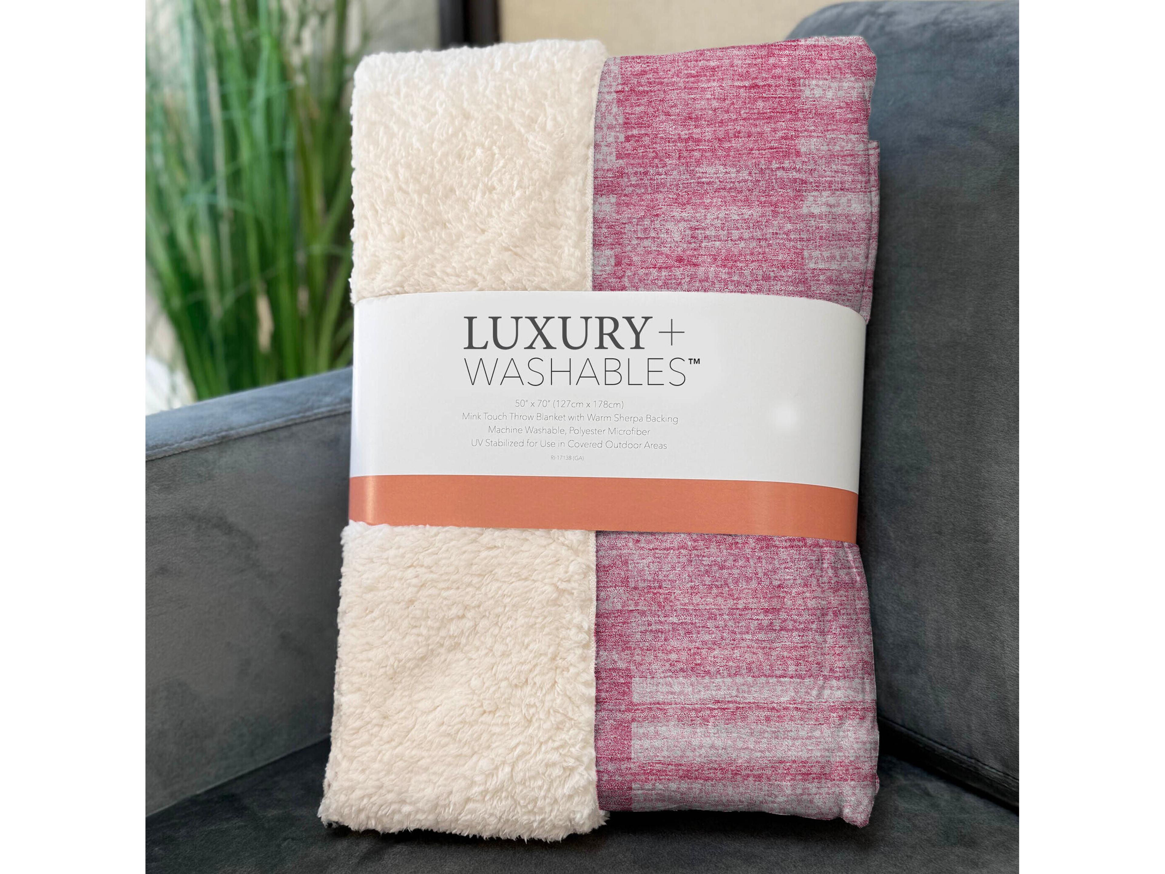 Dalyn Sherpa Pink Polyester Throw