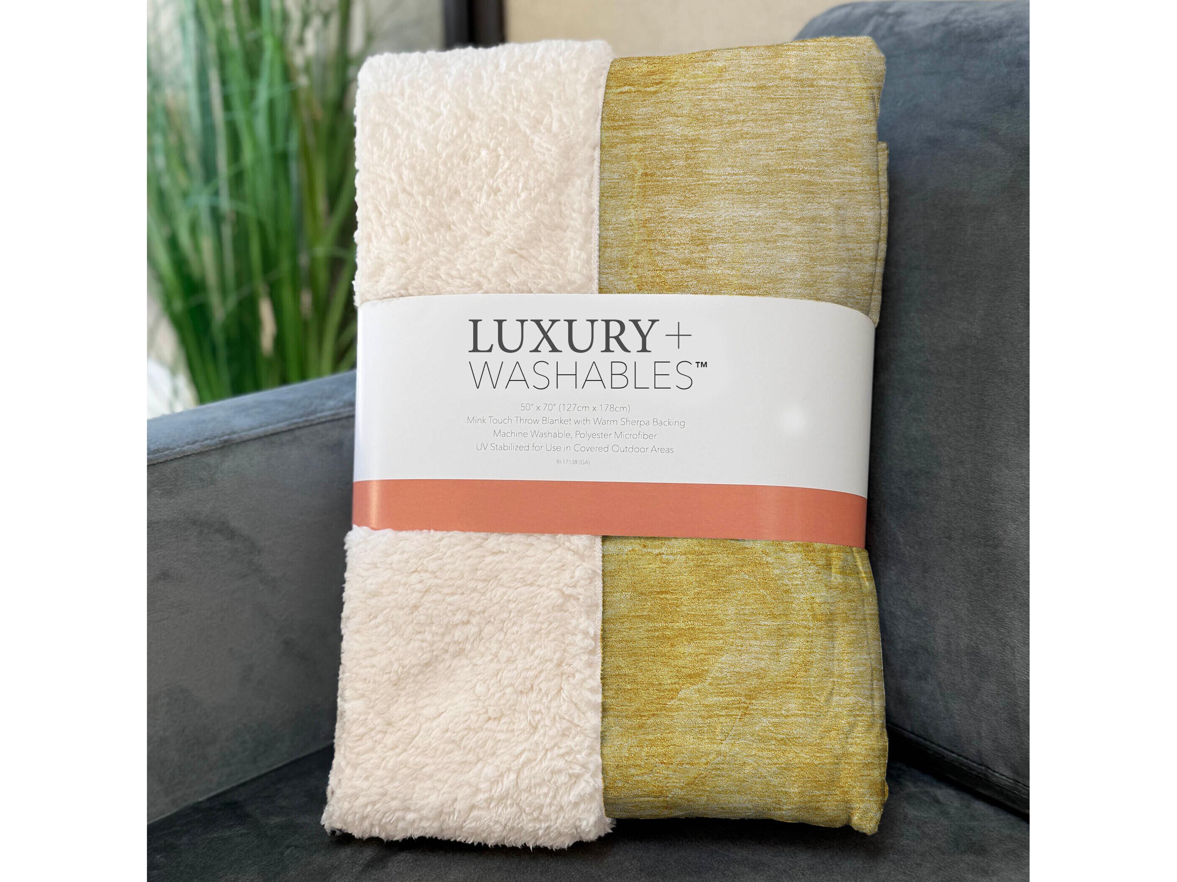 Dalyn Sherpa Gold Polyester Throw