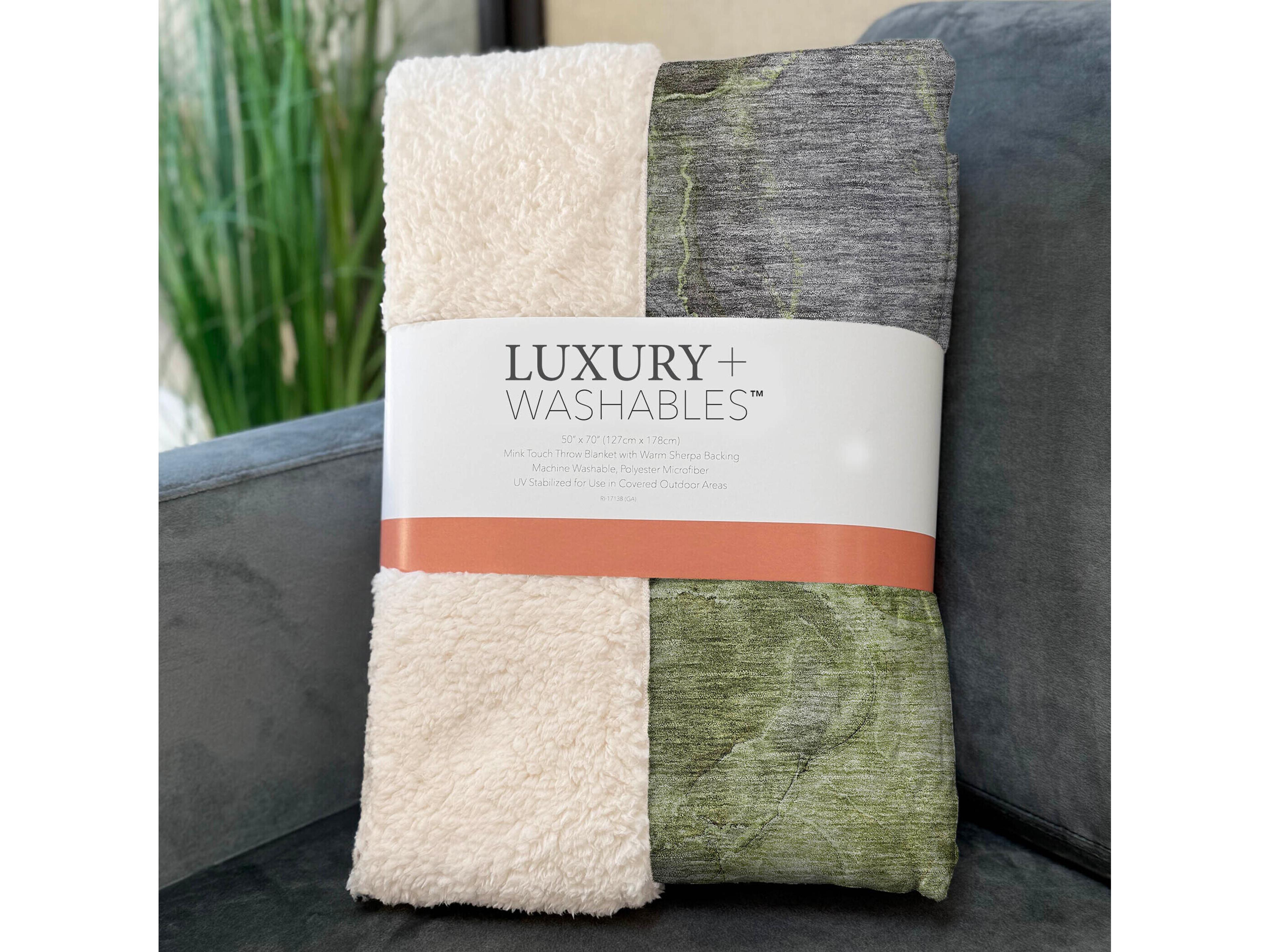 Dalyn Sherpa Green Polyester Throw