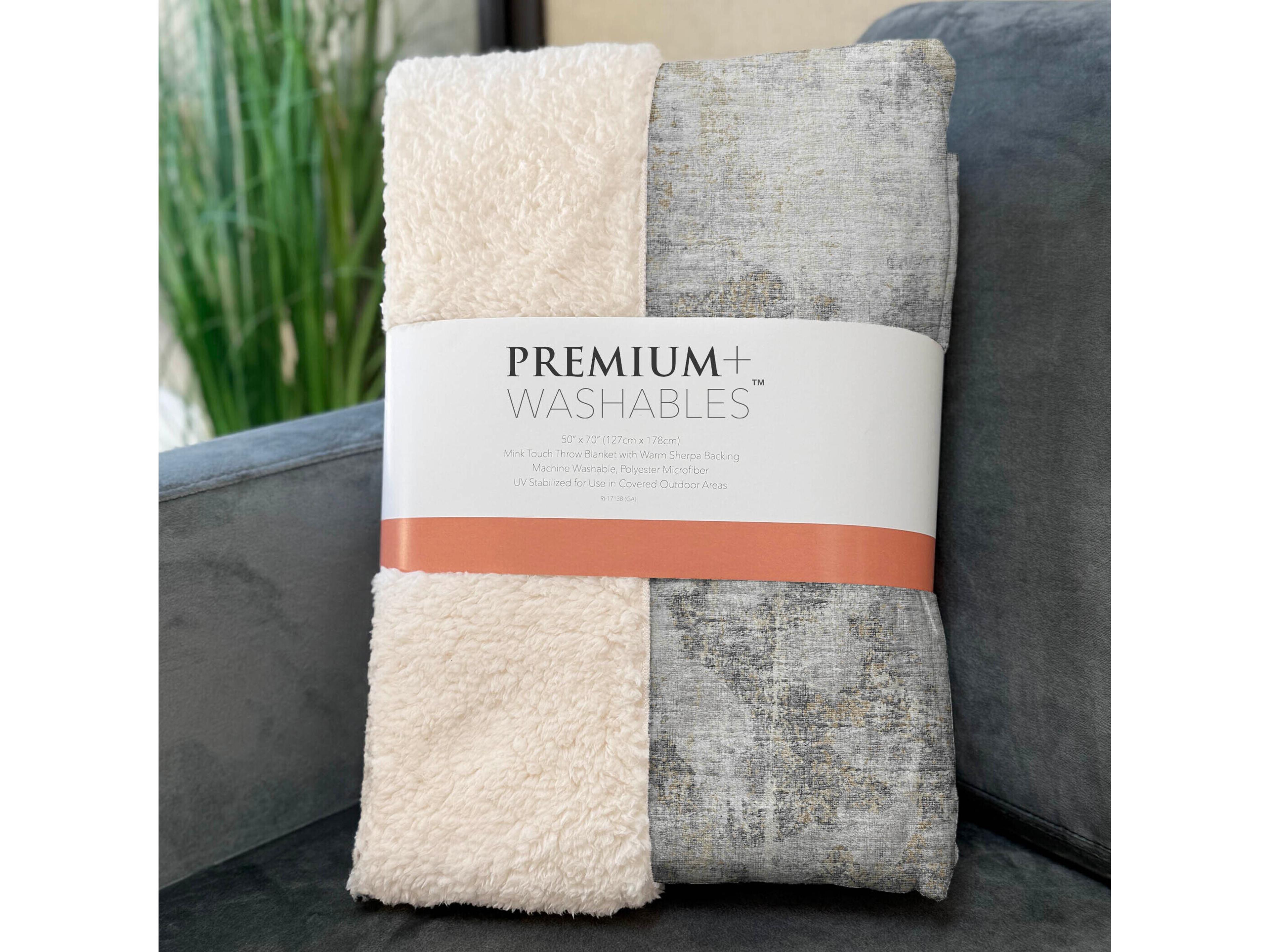 Dalyn Sherpa Ivory Polyester Throw