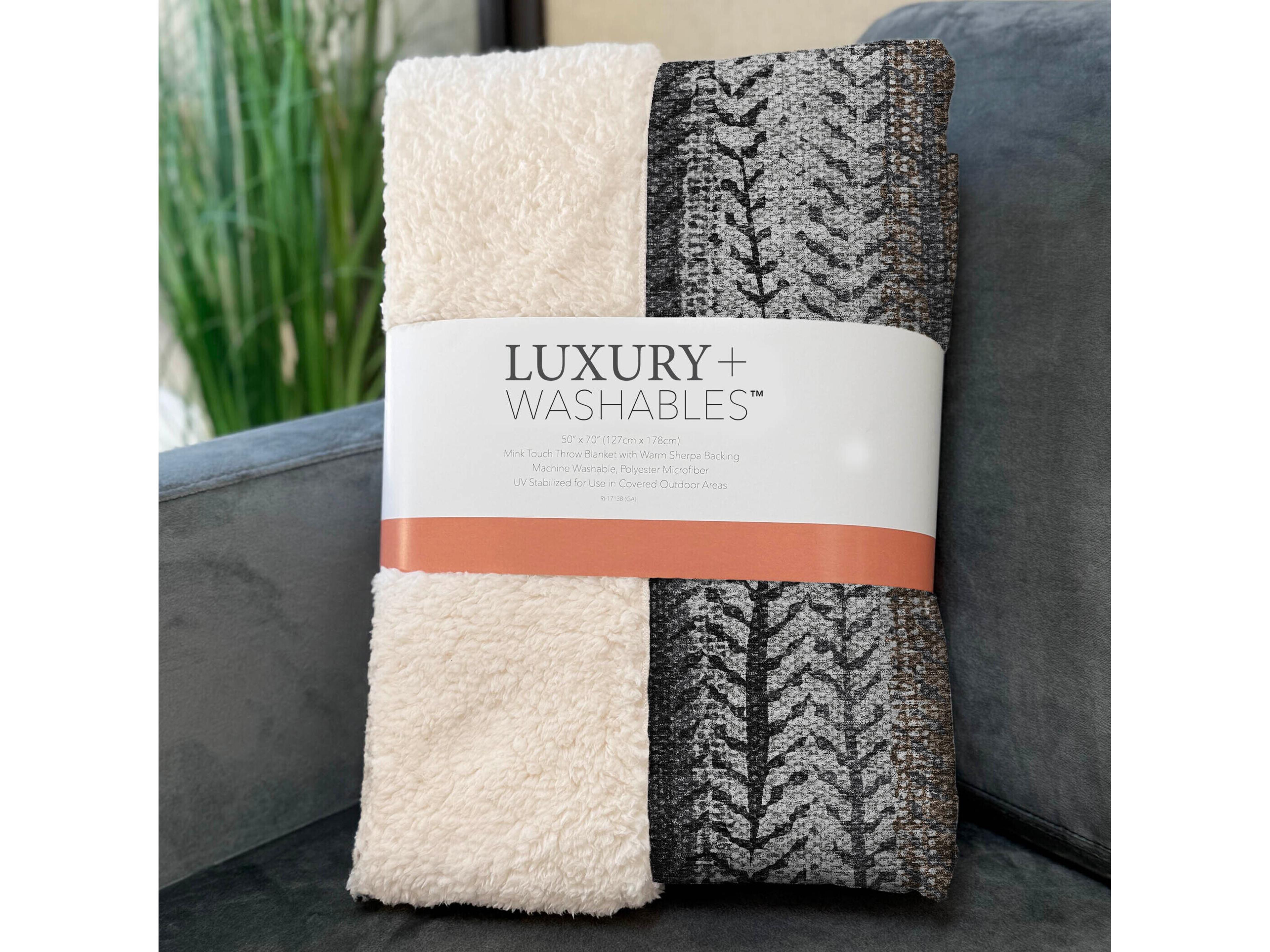 Dalyn Sherpa Brown Polyester Throw
