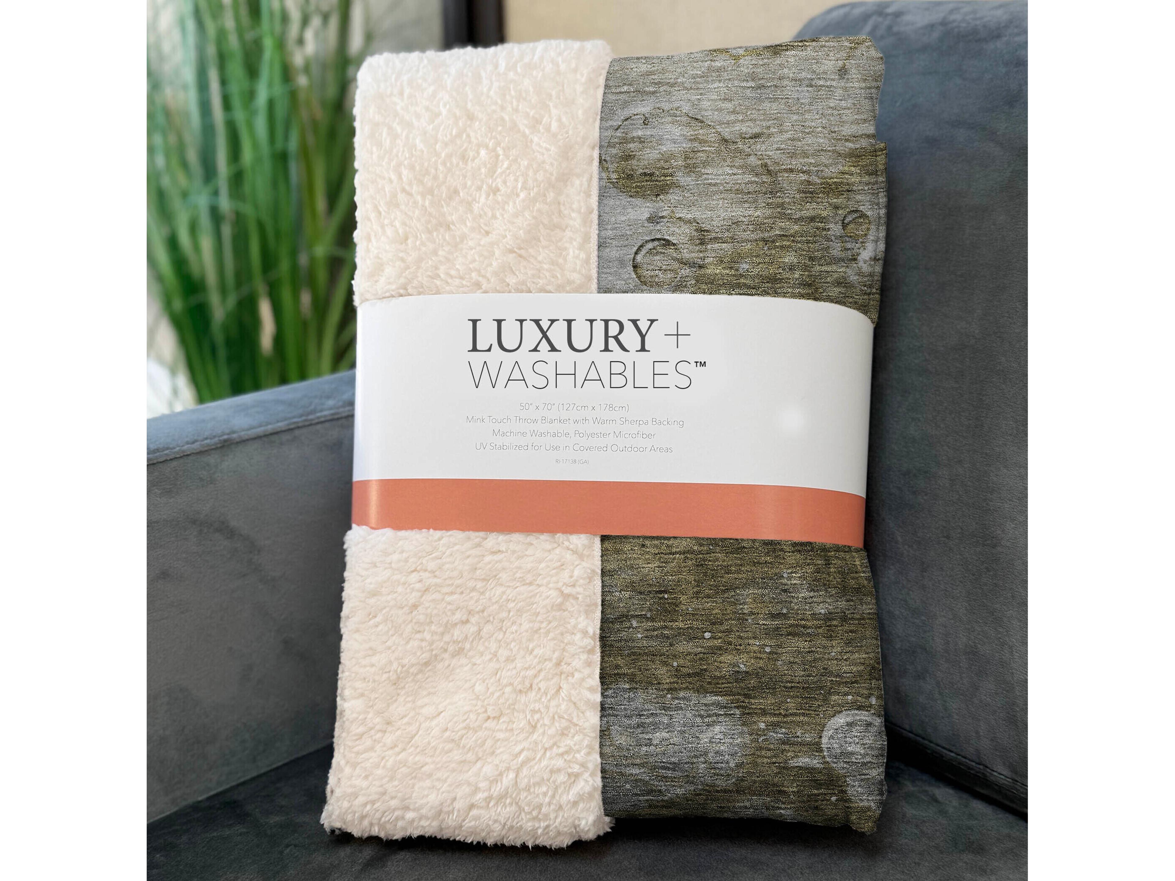 Dalyn Sherpa Brown Polyester Throw